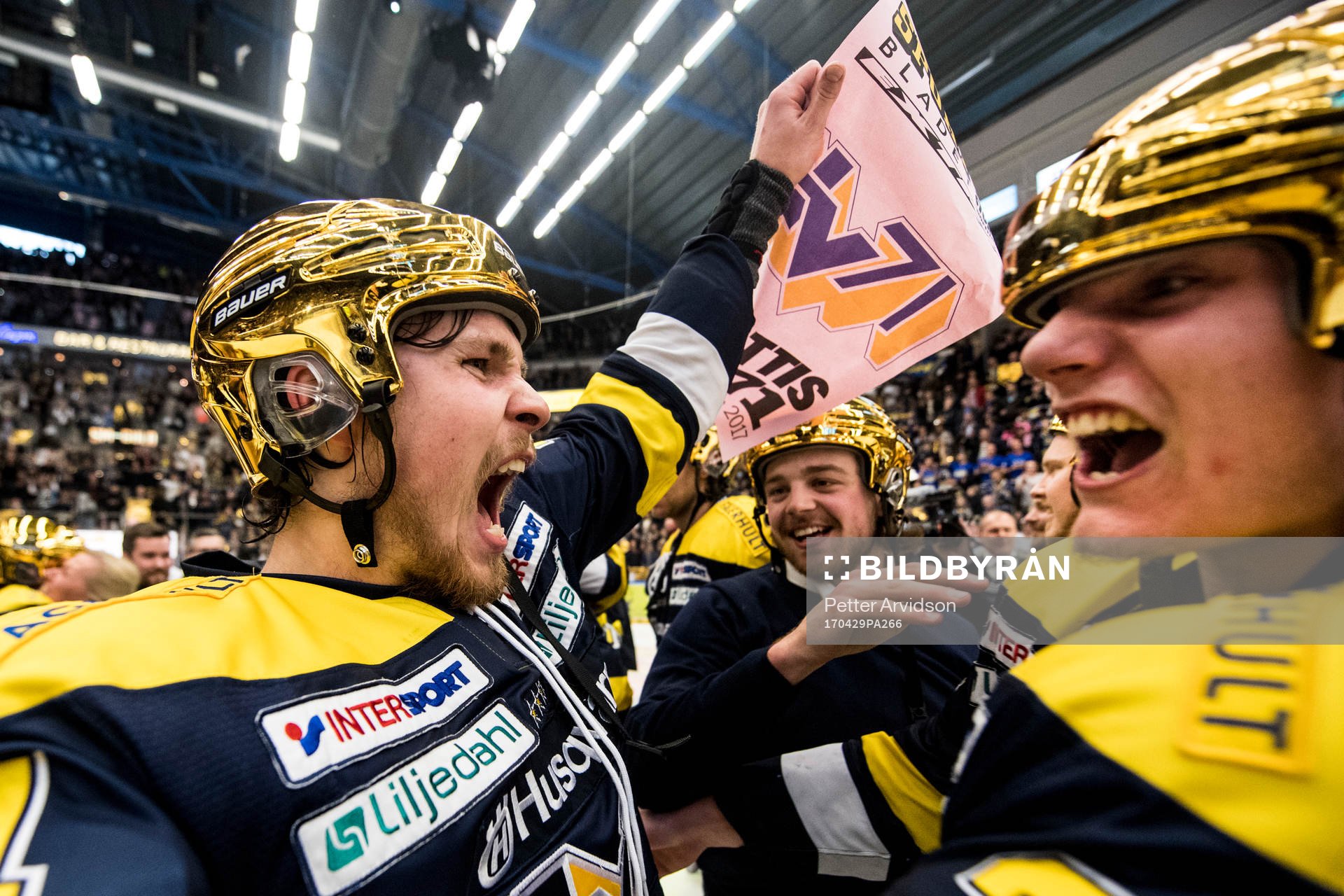 s Mikko Lehtonen jublar med Lias Andersson