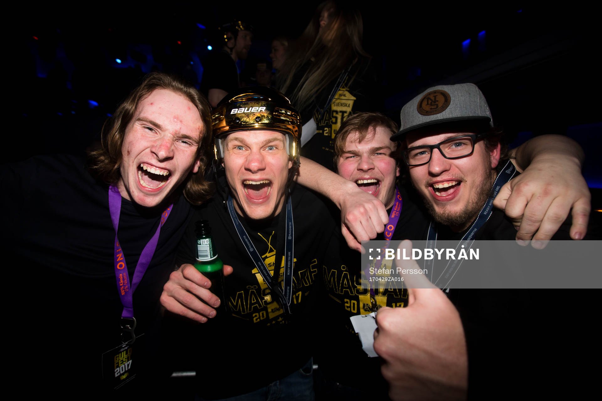 s Simon Önerud jublar