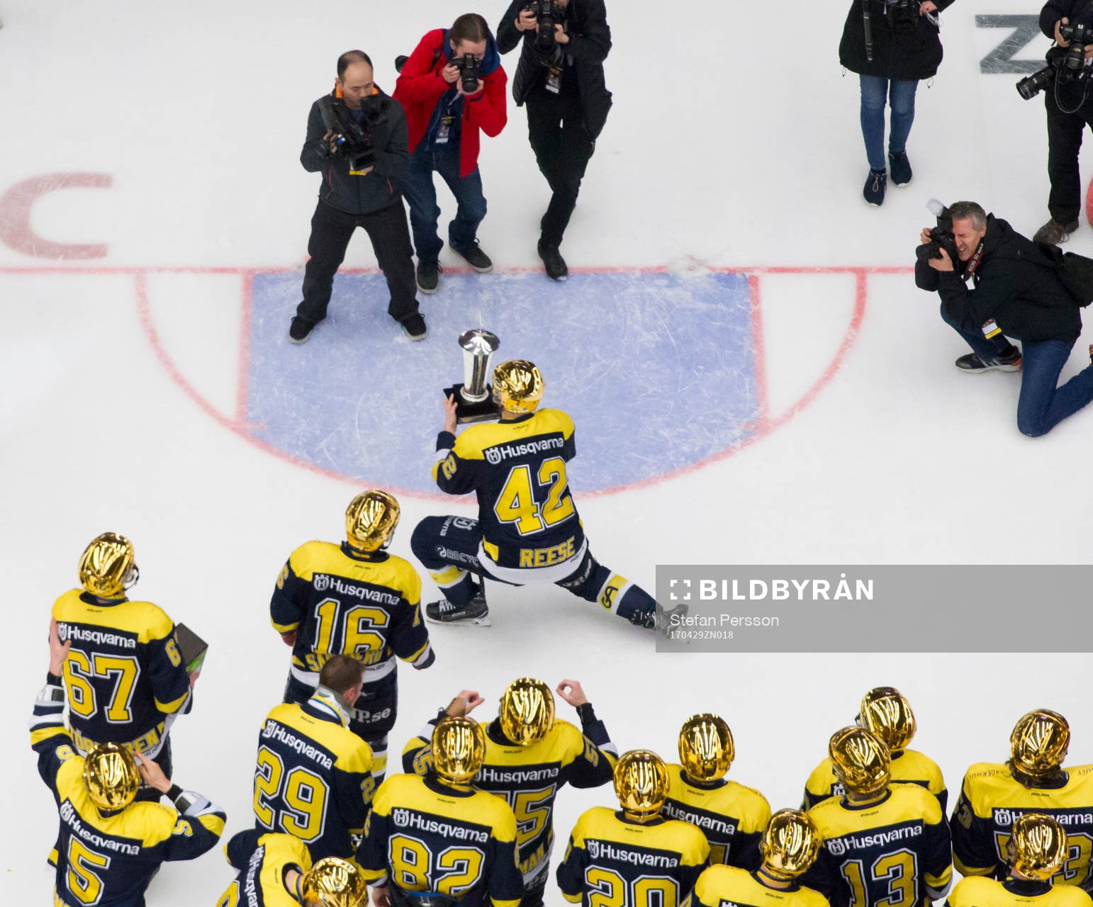 s Dylan Reese jublar