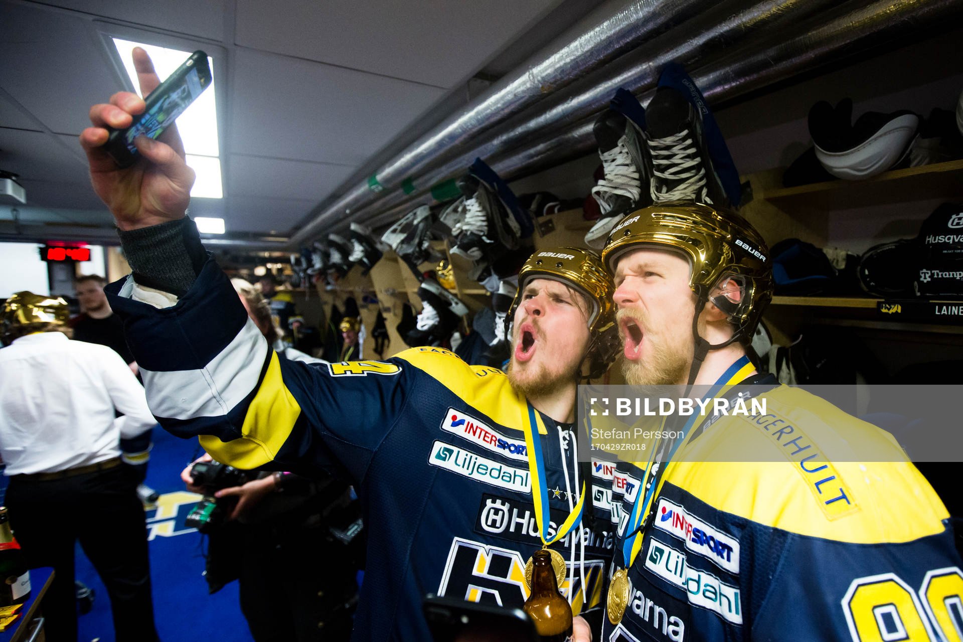 s Mikko Lehtonen och Ted Brithén jublar