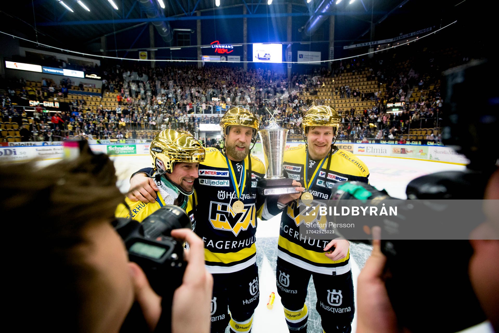 s Chris Abbott, Martin Thörnberg och Simon Önerud jublar