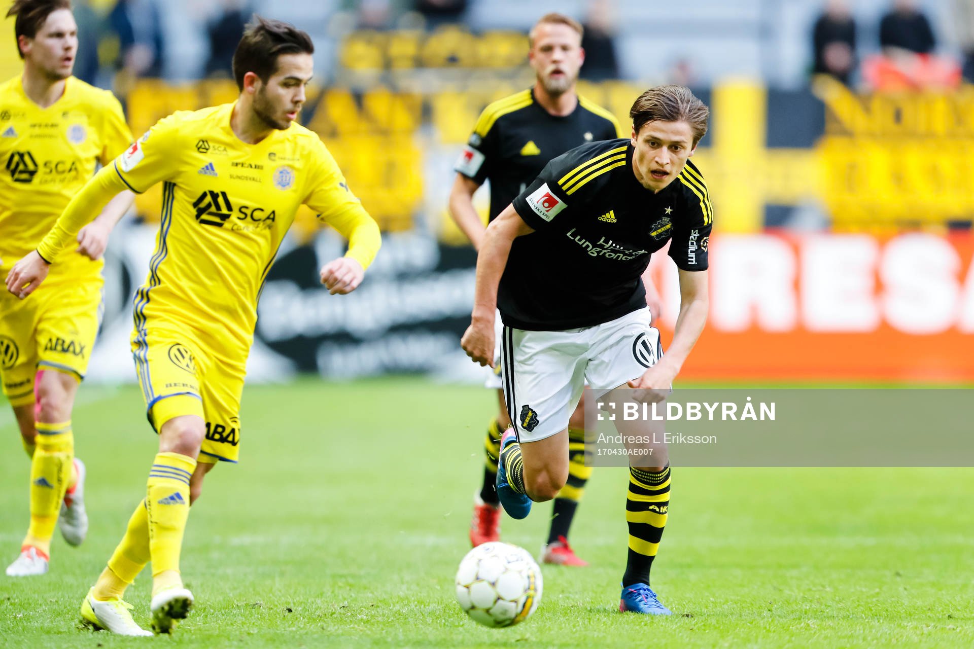 s Simon Thern