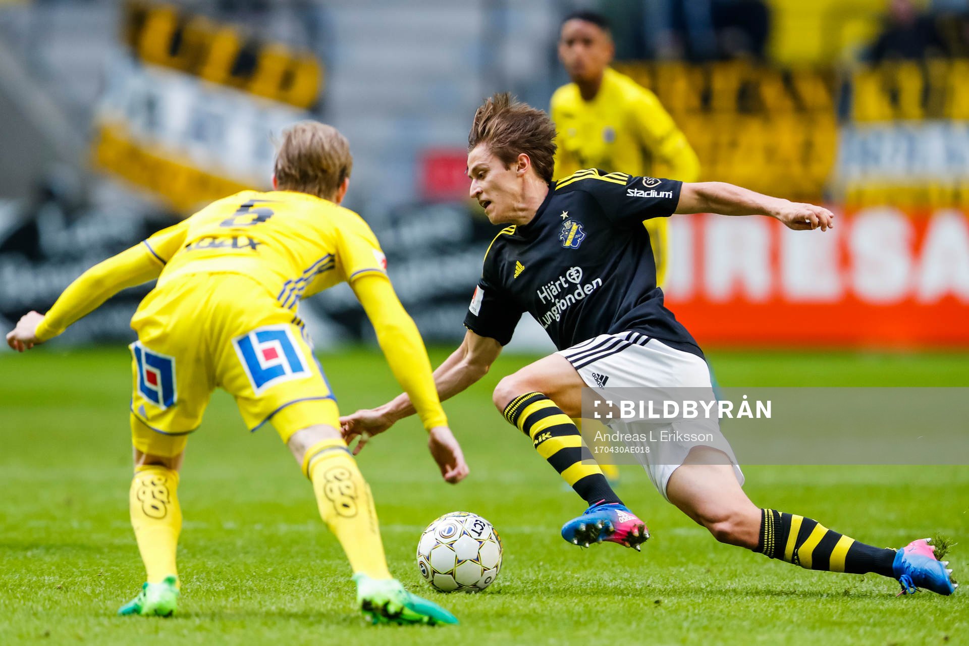 s Simon Thern