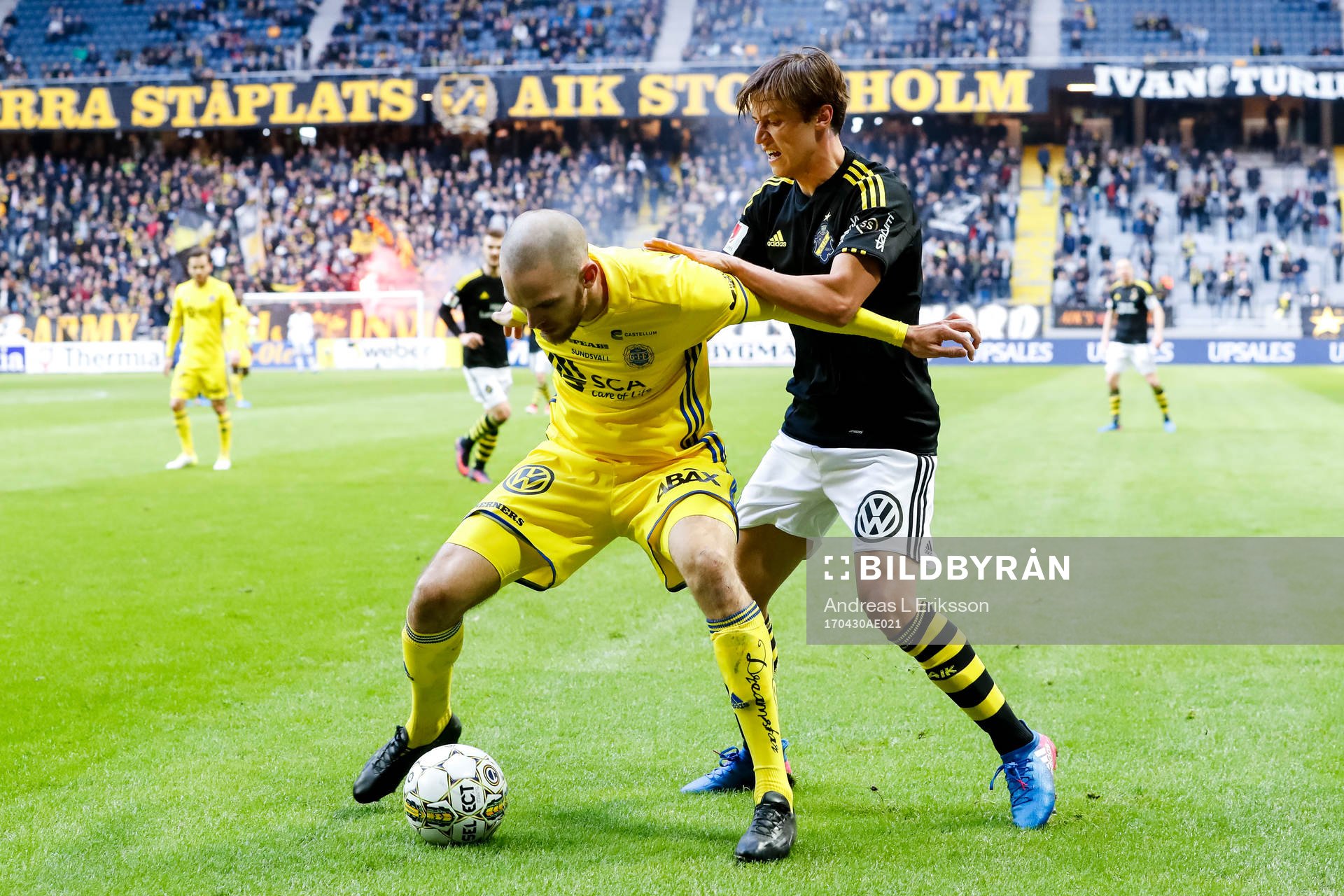 s Simon Thern