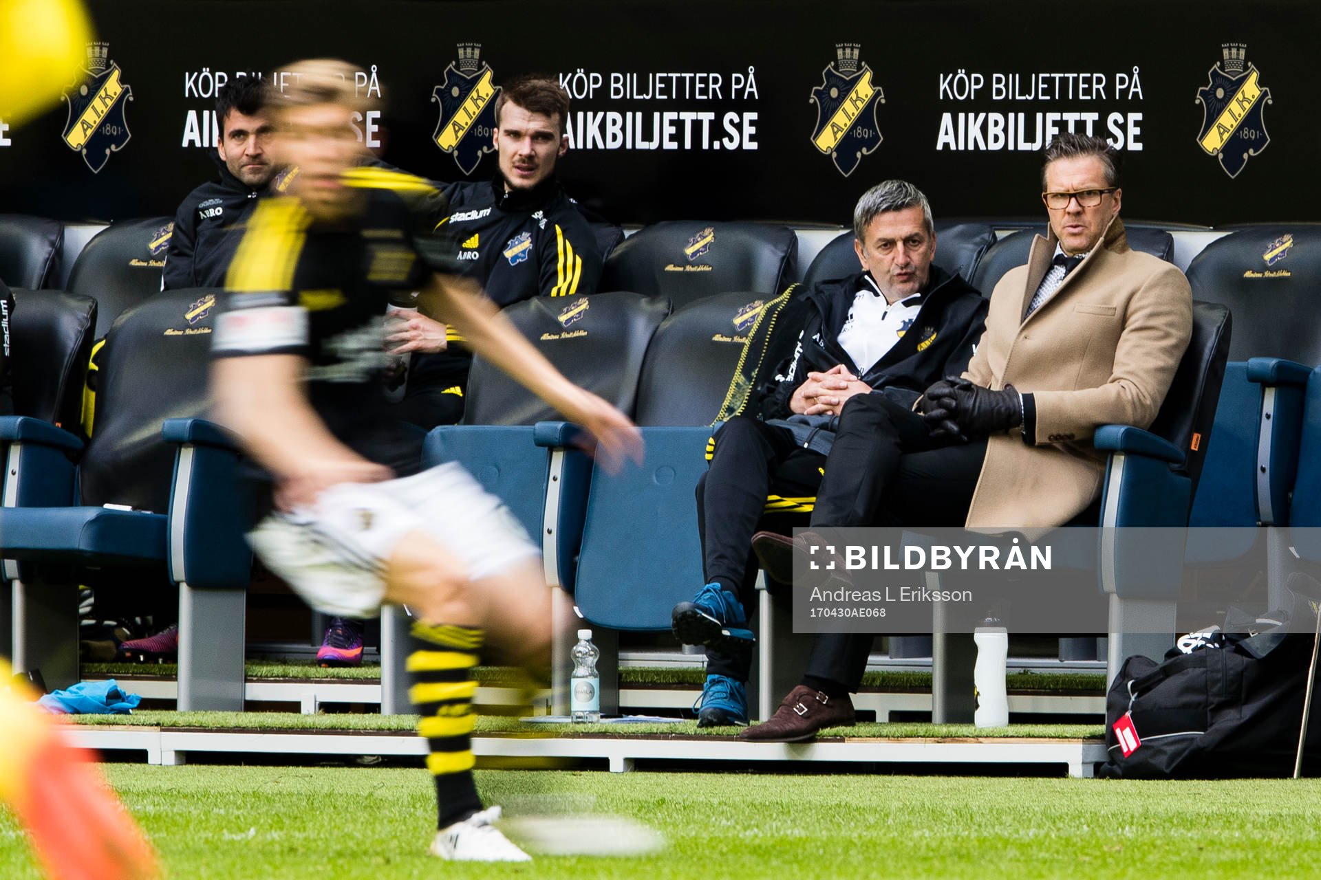 s assisterande tränare Nebojsa Novakovic och tränare