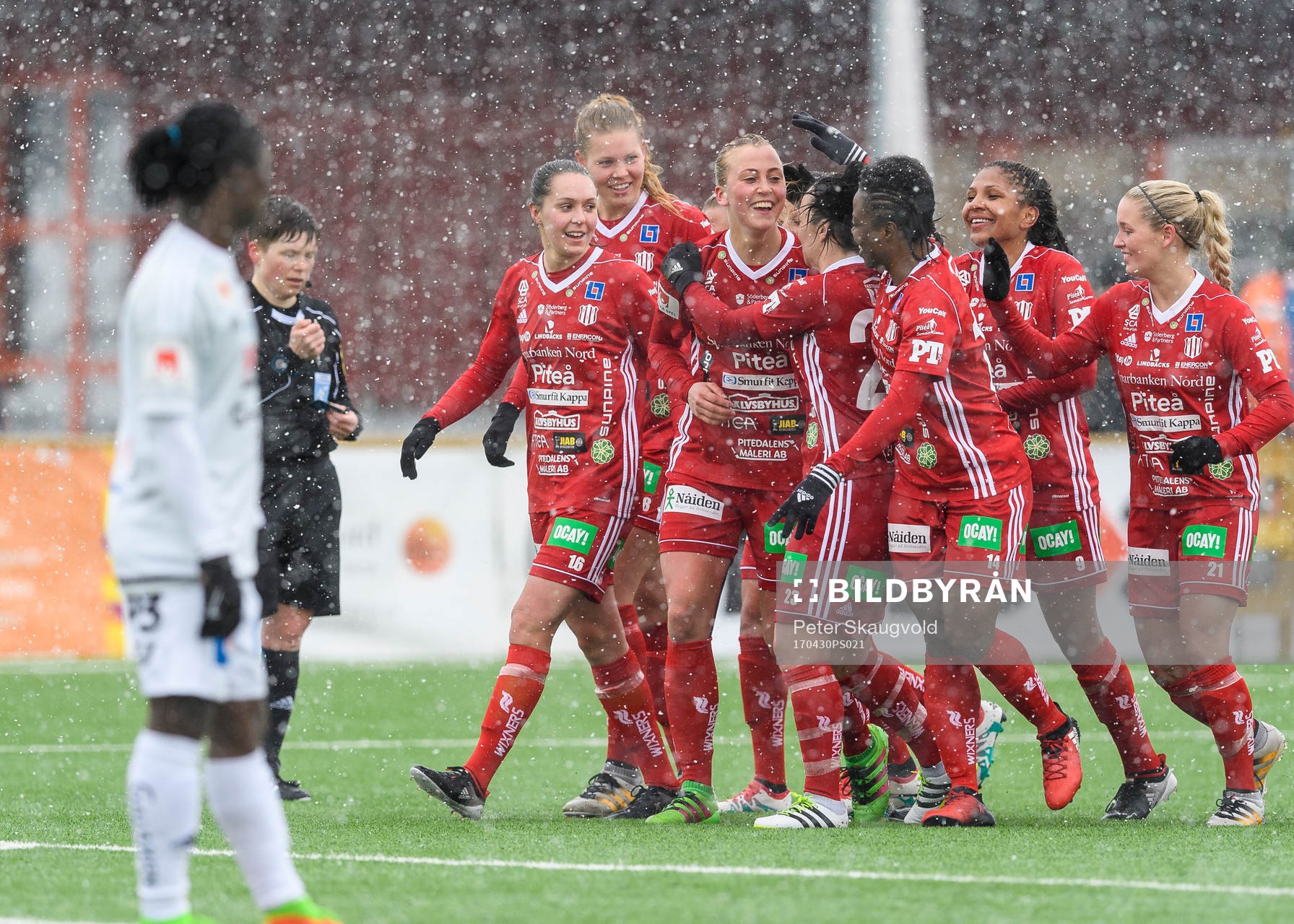Piteås Julia Karlenäs (m) jublar