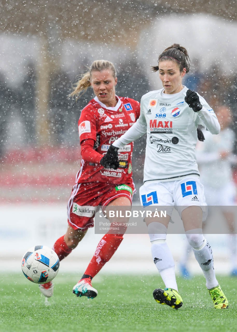 Kvarnsvedens Agnes Dahlström med bollen