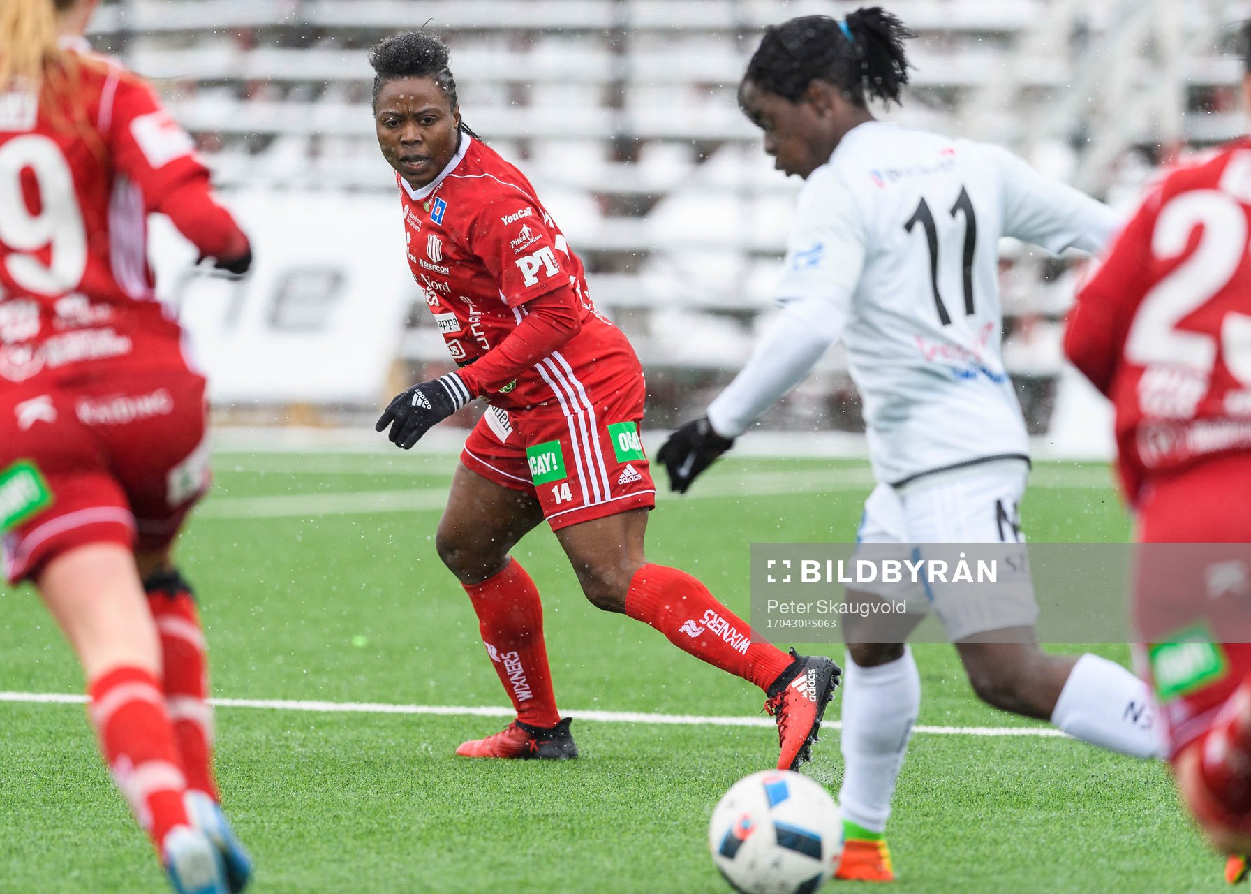Piteås Faith Ikidi under fotbollsmatchen i Damallsvenskan mellan Piteå och Kvarnsveden den 30 April 2017 i Piteå.