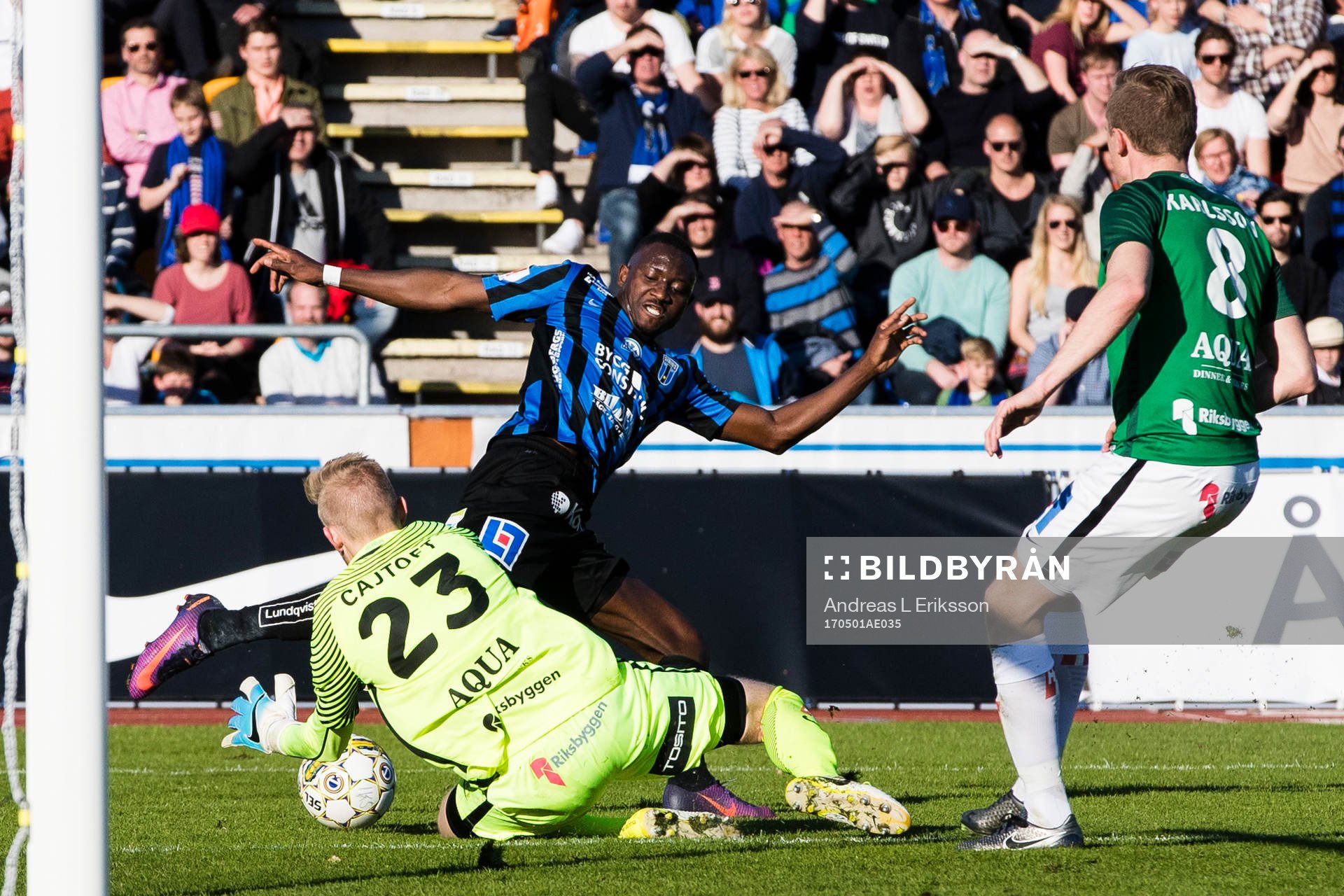 Sirius Moses Ogbu utmanar Jönköpings målvakt Anton