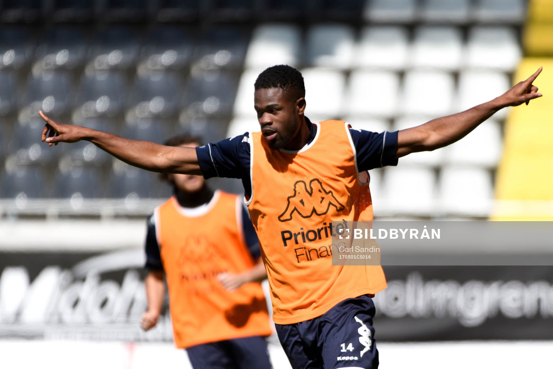 Abdul Razak jublar under en träning med det allsvenskan fotbollslaget IFK Göteborg den 1 maj 2017 i Göteborg.