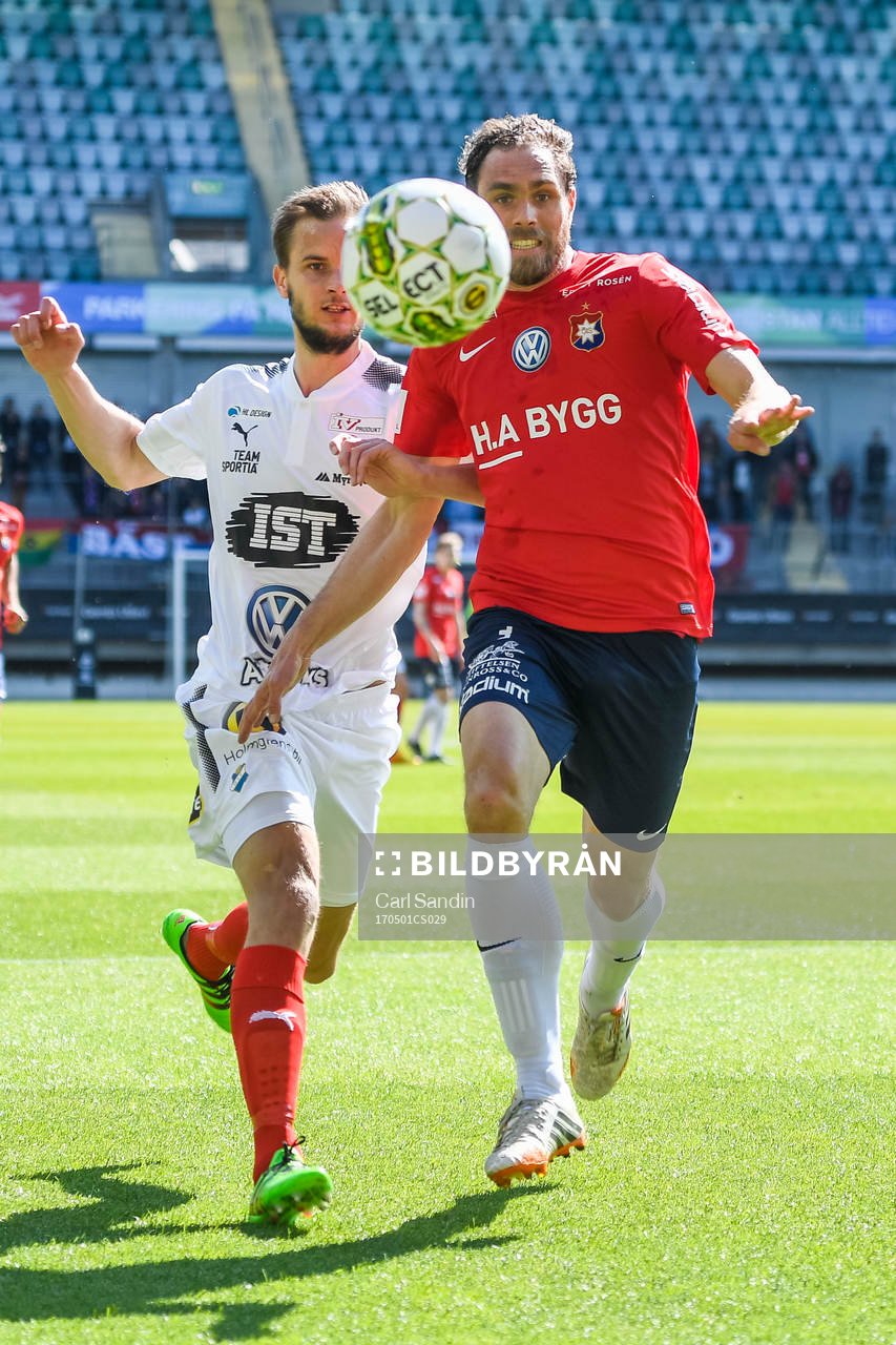 Östers Månz Karlsson och Örgrytes Johan Elmander