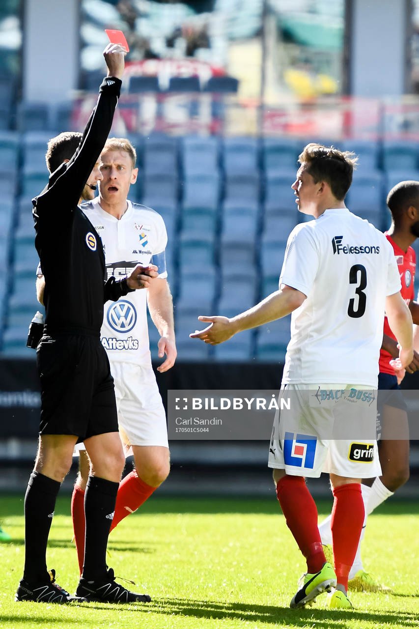 Östers Karl-Johan Lindblad tilldelas rött kort
