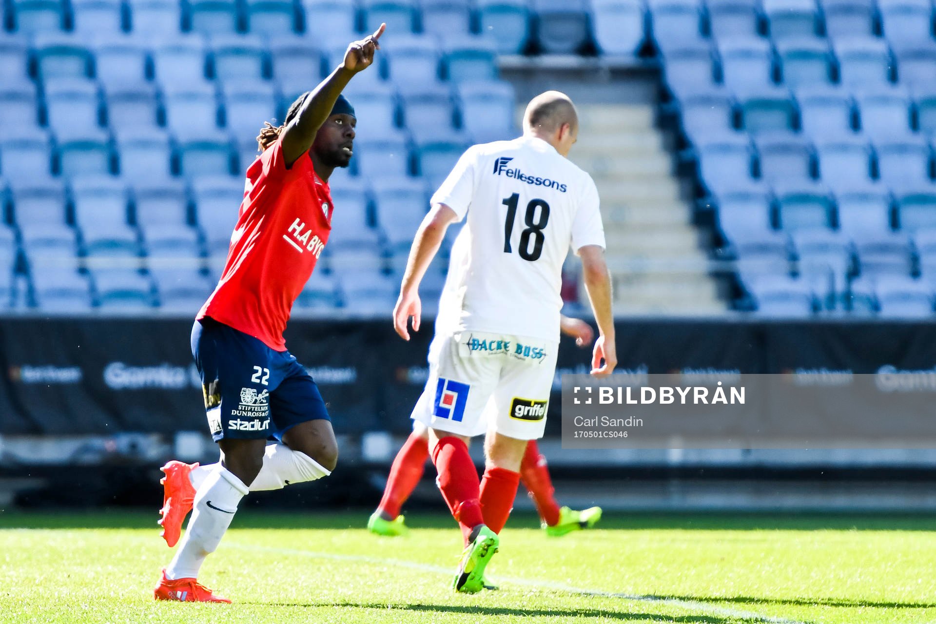 ÖÖrgrytes Martin Kayongo-Mutumba jublar