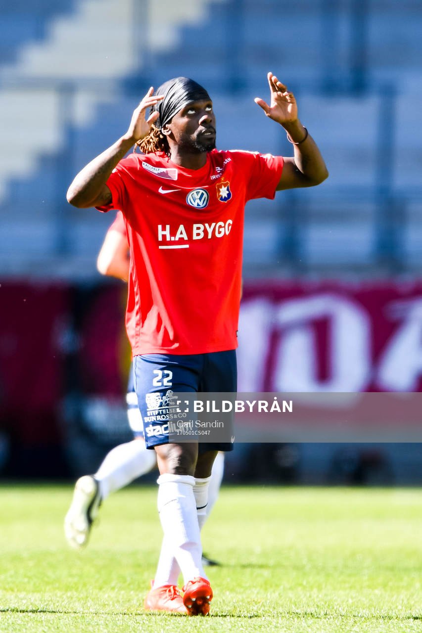 Örgrytes Martin Kayongo-Mutumba jublar
