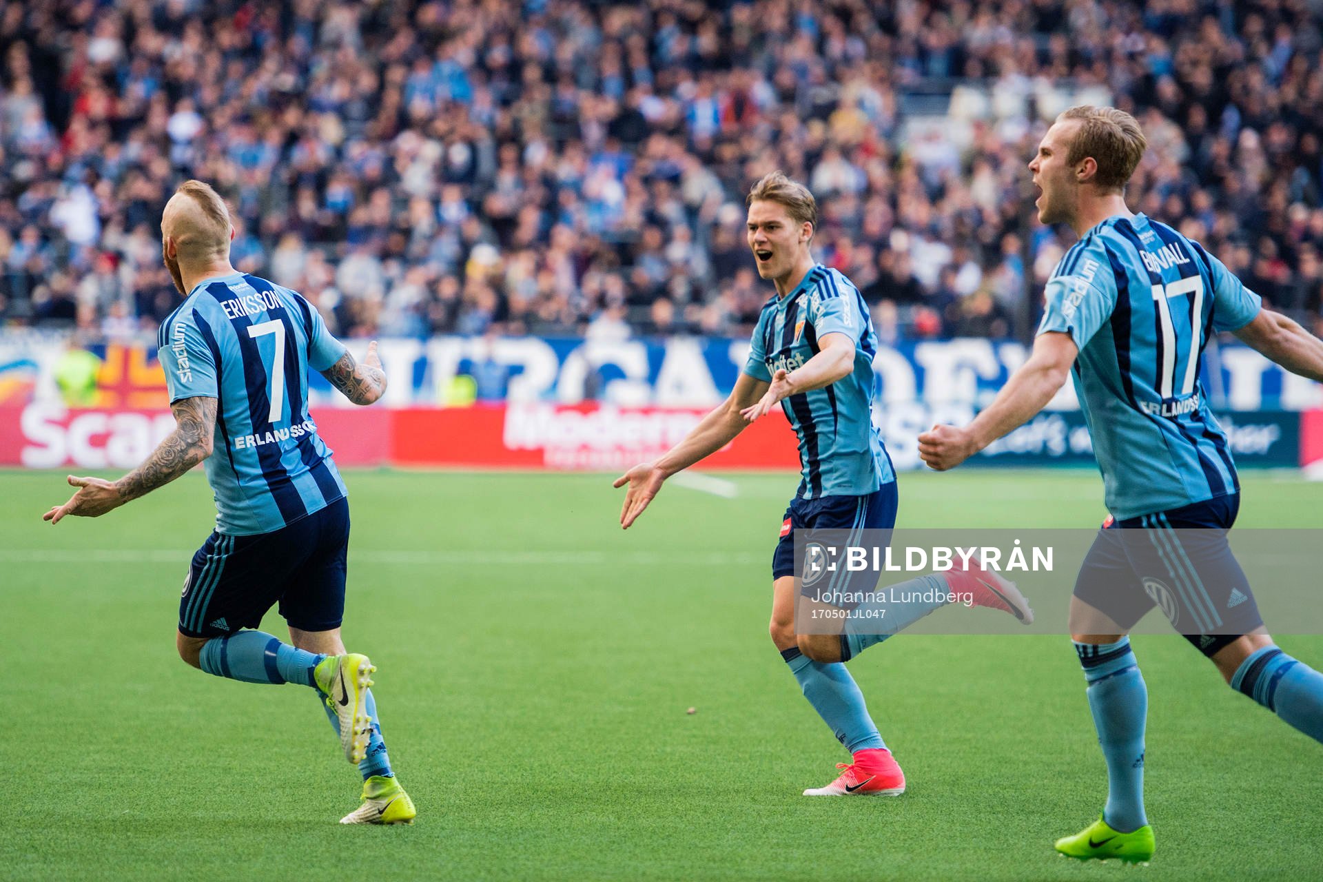 Djurgårdens Magnus Eriksson gör 1-1 och jublar med Felix