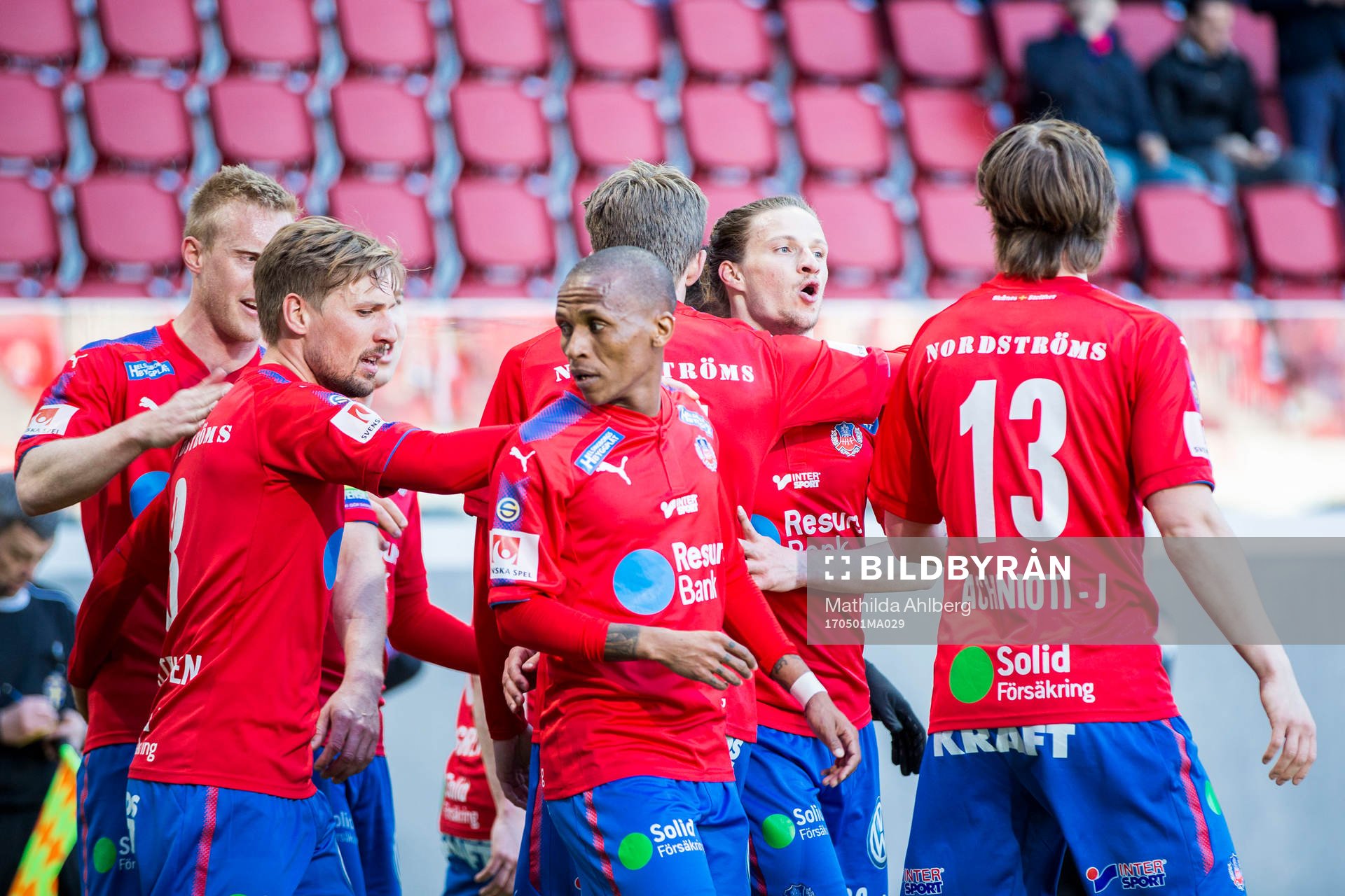 Helsingborgs Jesper Lange jublar med lagkamrater