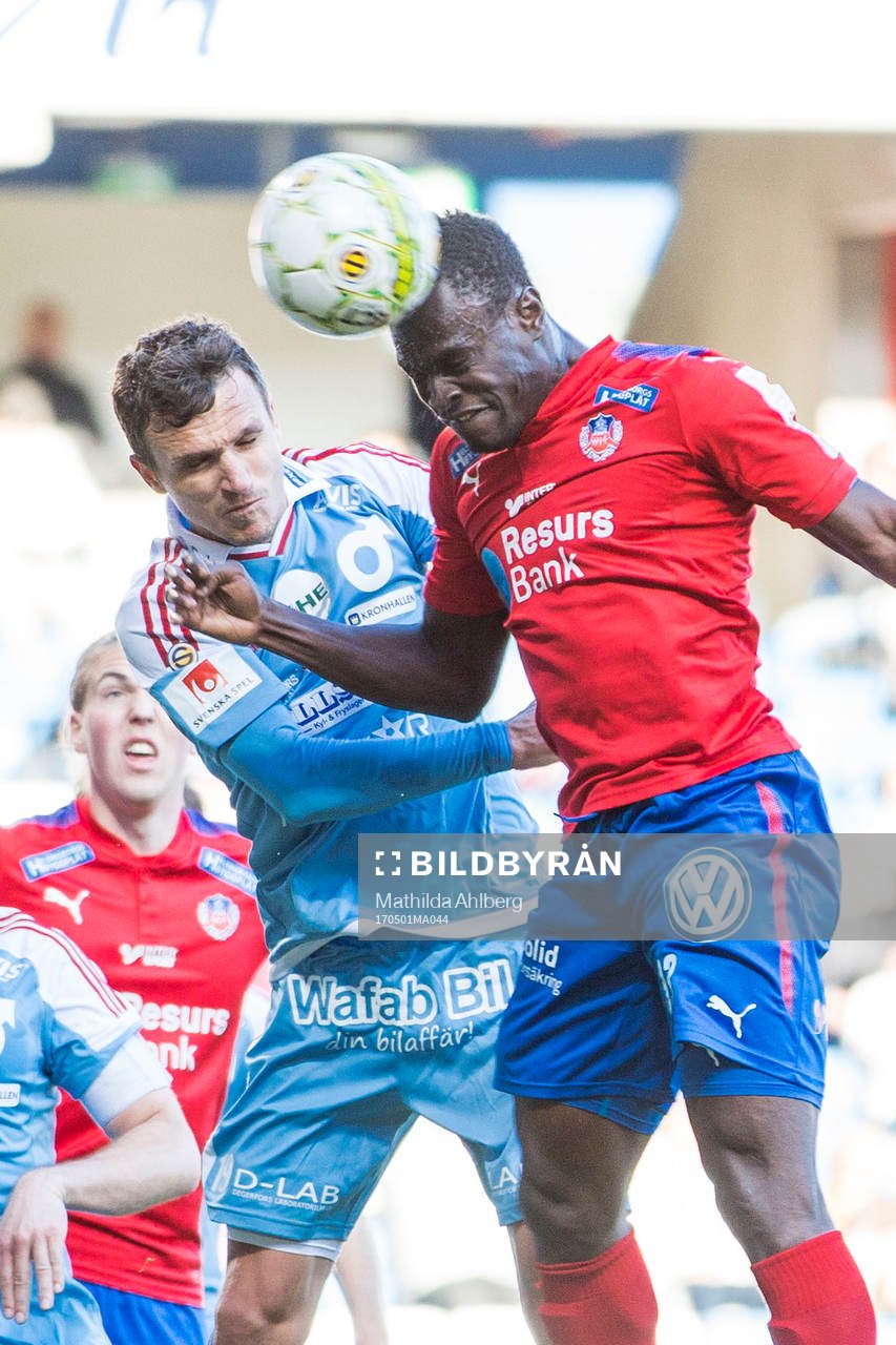 Degerfors Shpetim Hasani och Helsingborgs Oke Akpoveta