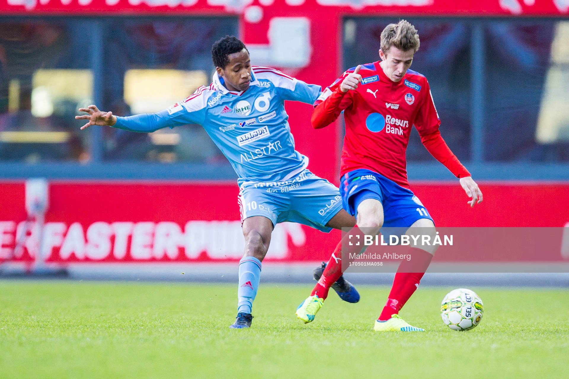 Degerfors Mihlali Mayambela och Helsingborgs Adam Eriksson