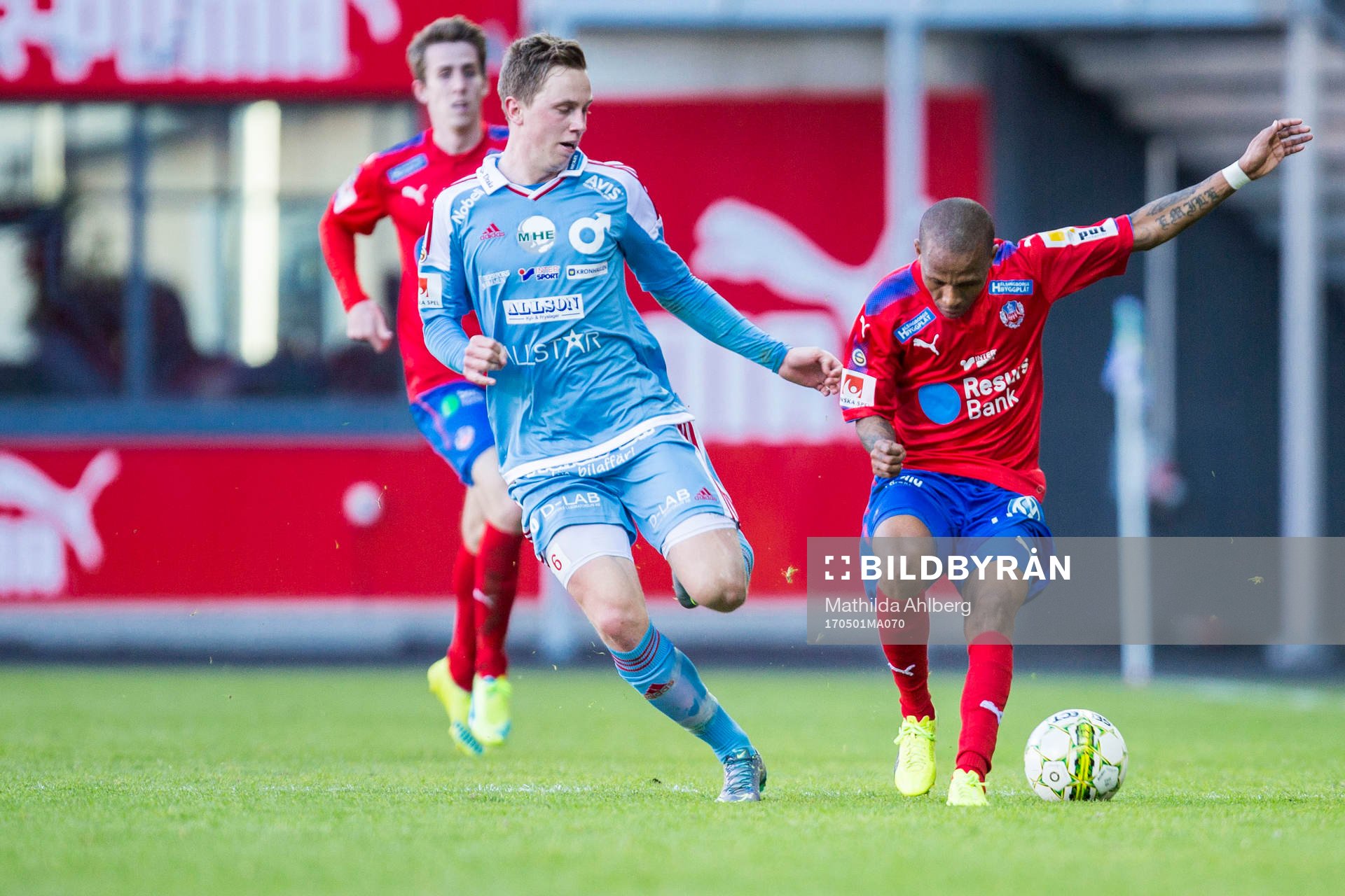 Degerfors Erik Lindell och Helsingborgs Bradley Surprise