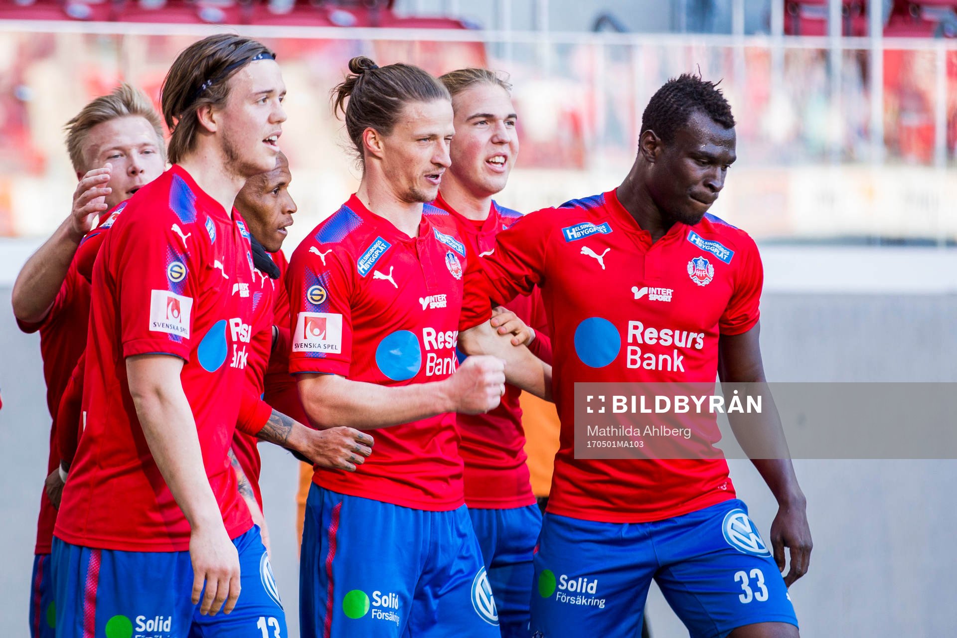 Helsingborgs Jesper Lange jublar med lagkamrater