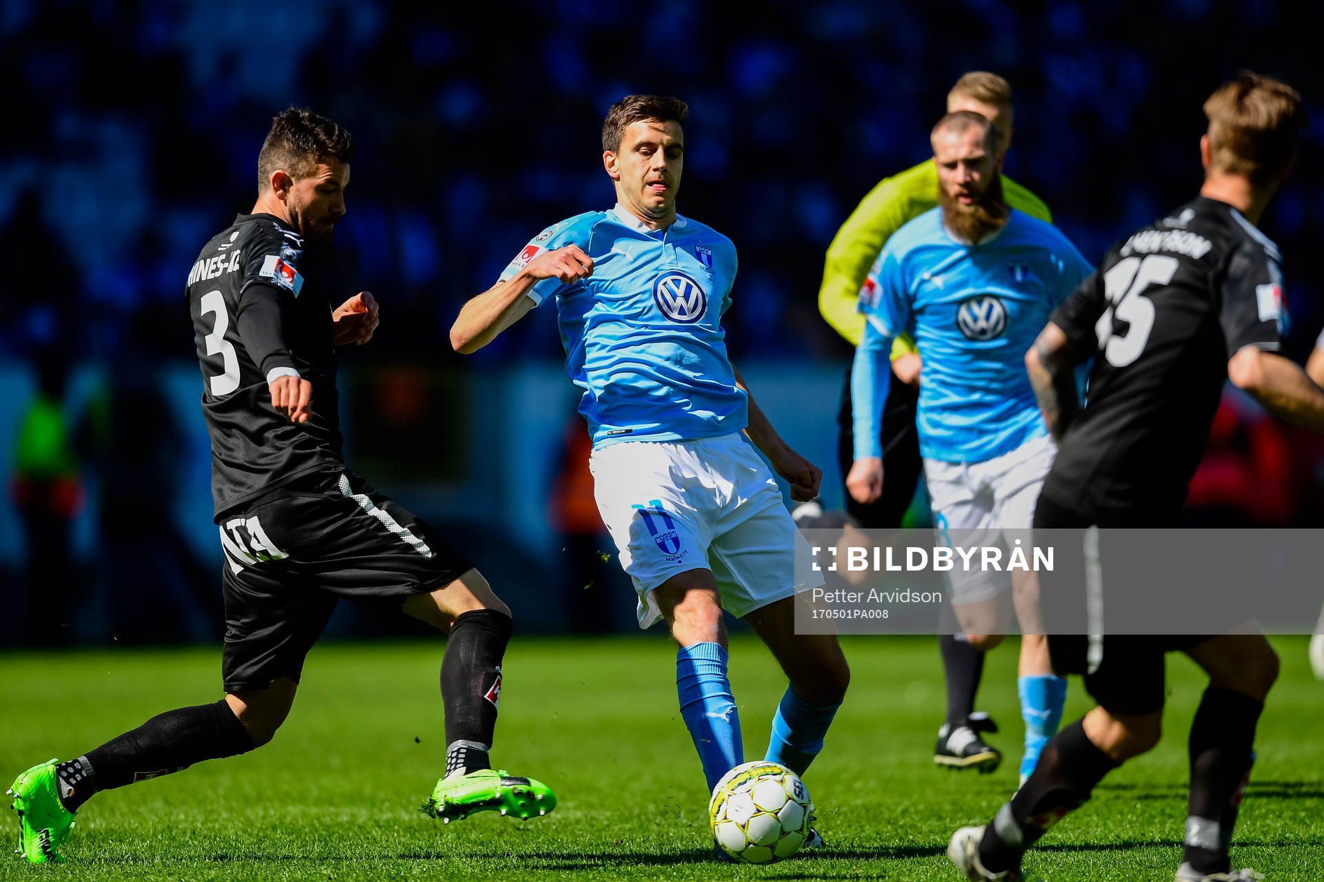 Örebros Brendan Hines-Ike och Malmö FFs Alexander