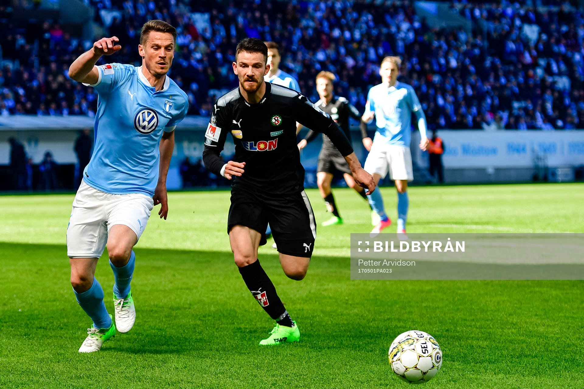 Malmö FFs Markus Rosenberg  Örebros Brendan Hines-Ike