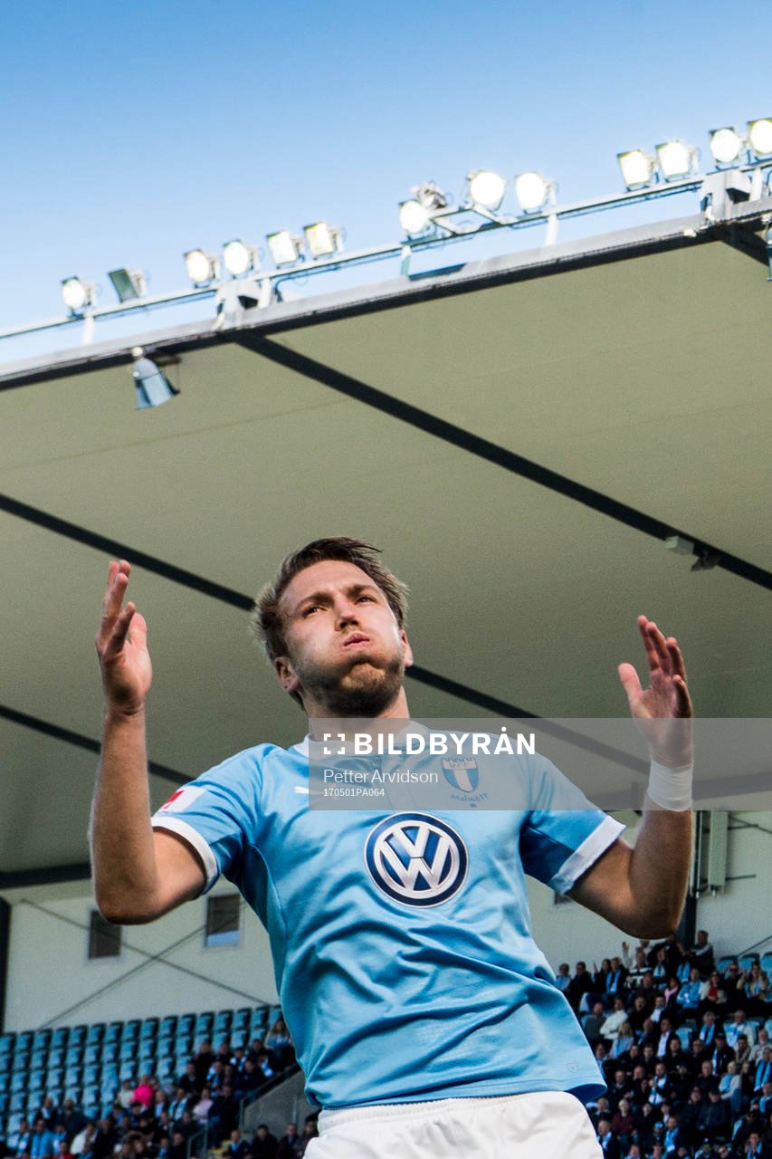 Malmö FFs Anton Tinnerholm deppar