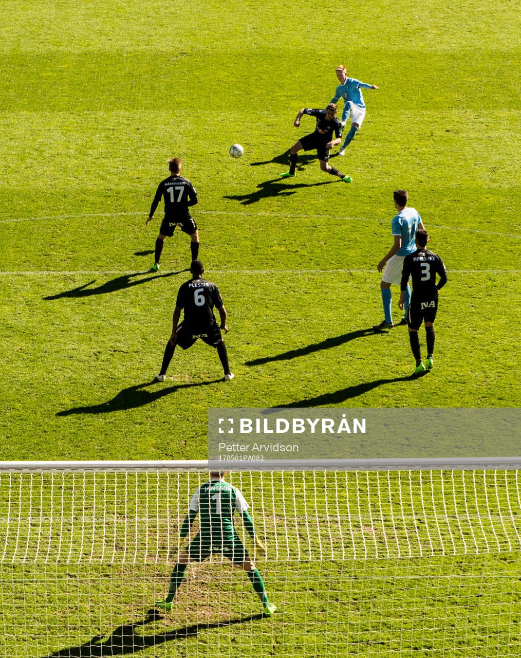 Malmö FFs Anders Christiansen oroar vid Örebros målvakt