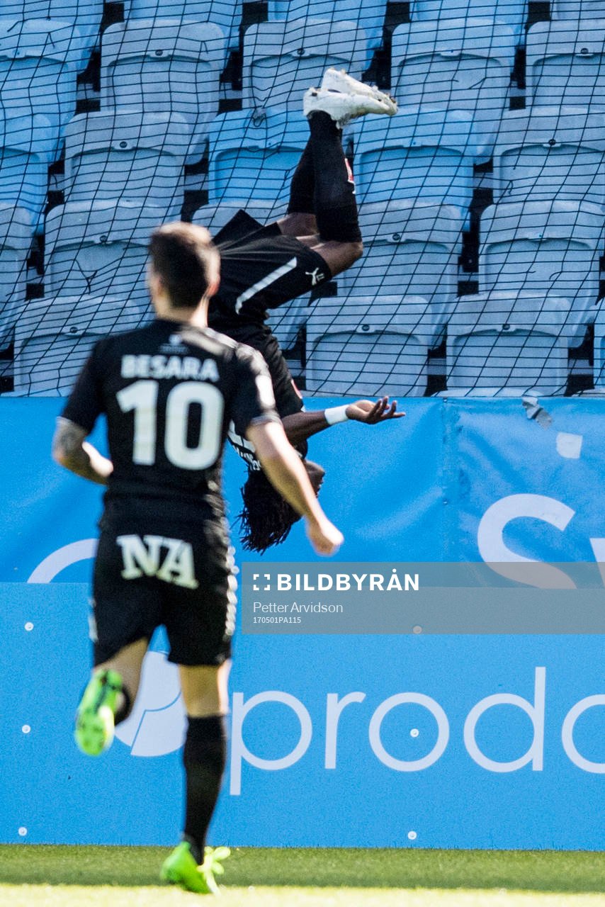 Örebros Kennedy Igboananike jublar