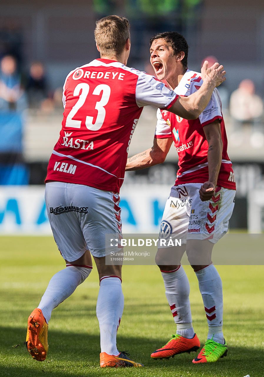 Kalmars Viktor Elm gör 2-0 målet på frispark och jublar