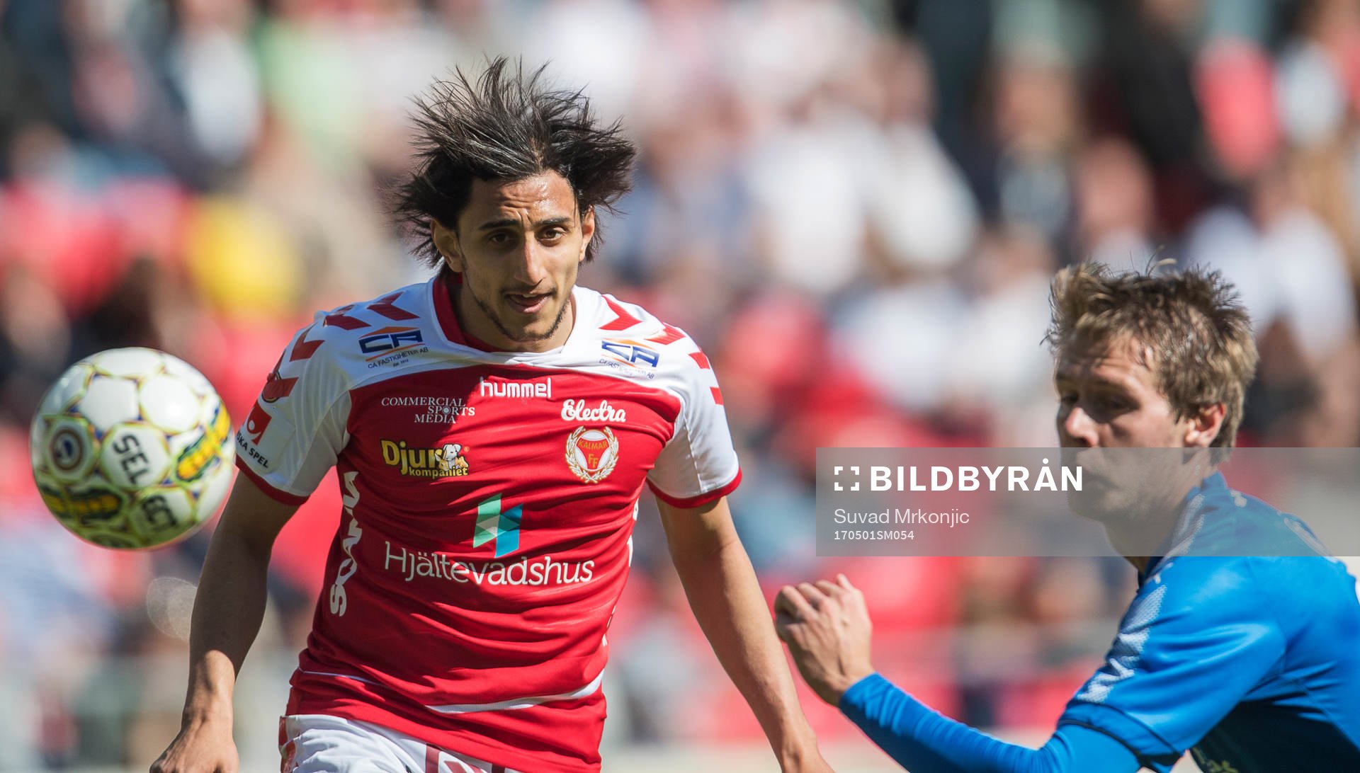 Kalmars Mahmoud Eid och Halmstads Marcus Johansson under fotbollsmatchen i Allsvenskan mellan Kalmar FF och Halmstad BK den 1 maj 2017 i Kalmar.