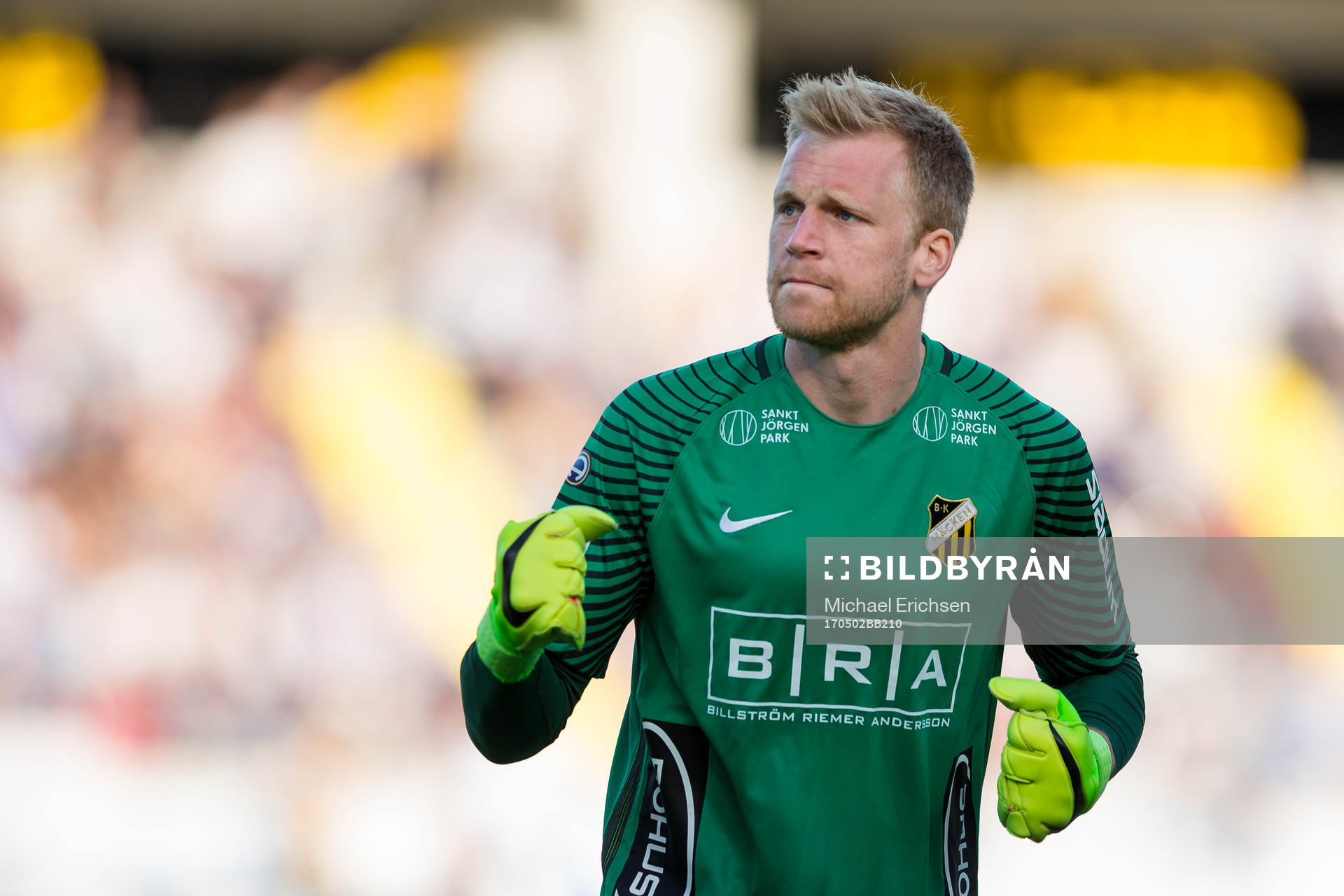 Häckens målvakt Peter Abrahamsson jublar