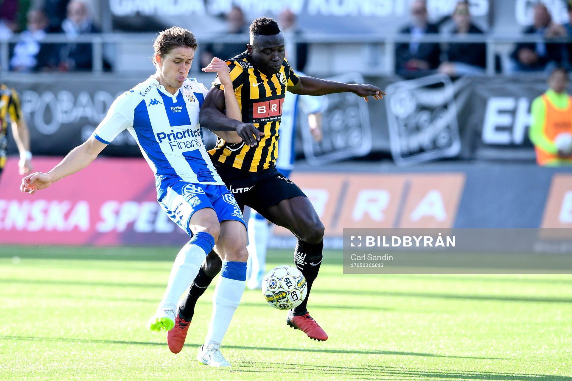 IFK Göteborgs Thomas Rogne och Häckens Alhassan Kamara