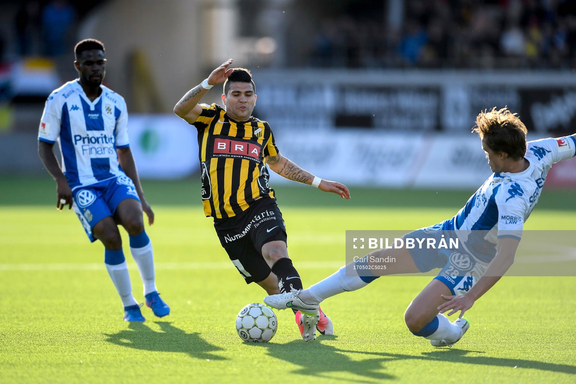 Häckens Paulinho och IFK Göteborgs Thomas Rogne under fotbollsmatchen i Allsvenskan mellan Häcken och IFK Göteborg den 2 maj 2017 i Göteborg.