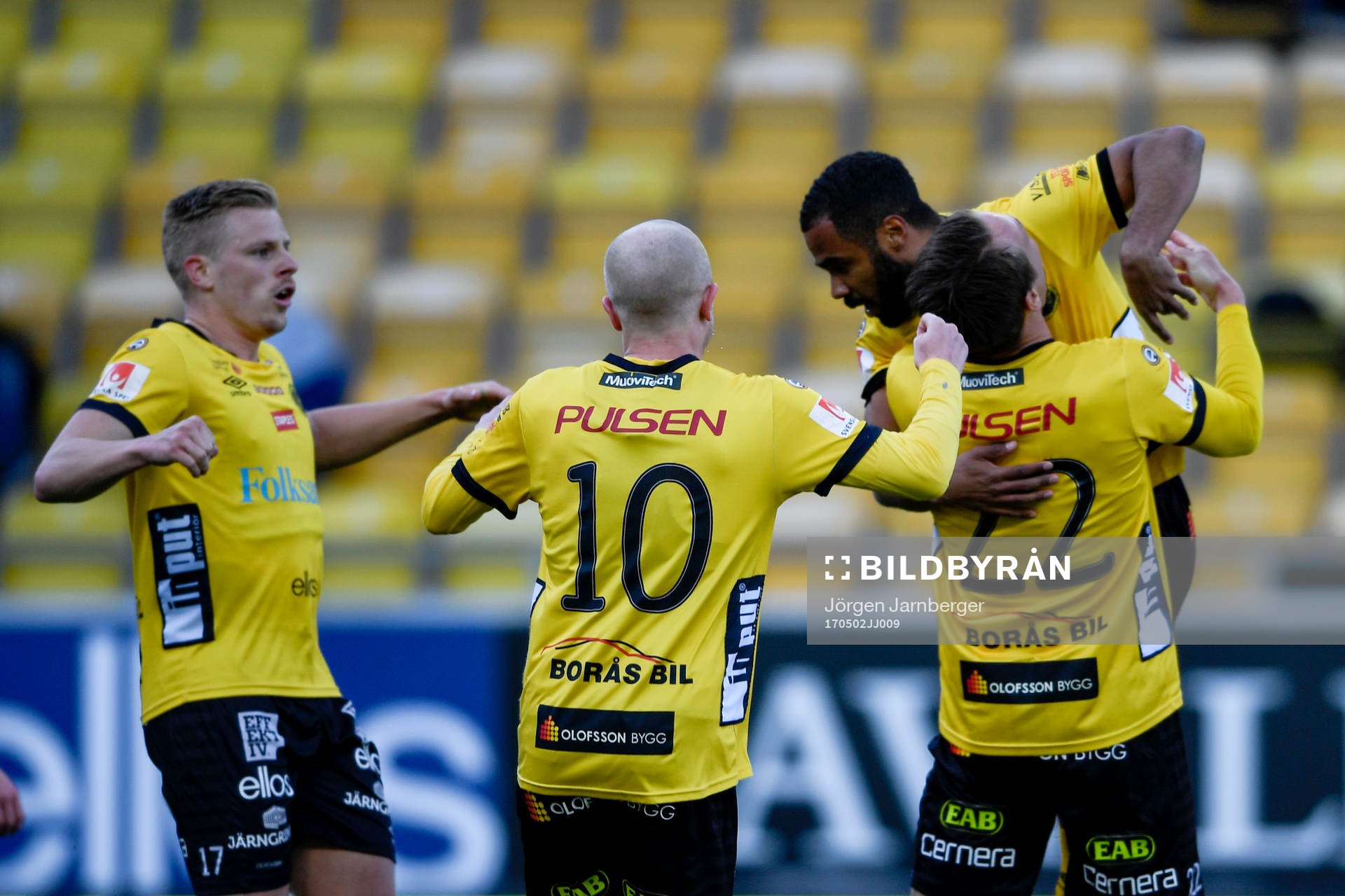 Elfsborgs Alex Dyer jublar med lagkamrater