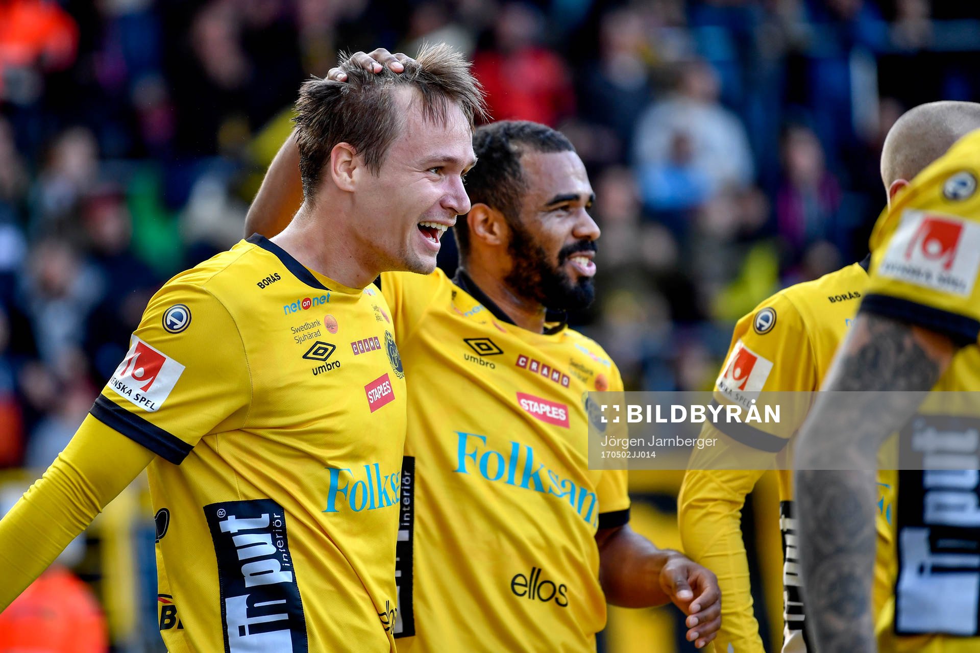 Elfsborgs Viktor Prodell och Alex Dyer jublar efter 2-0 av Prodell under fotbollsmatchen i Allsvenskan mellan Elfsborg och Östersund den 2 maj 2017 i Borås.