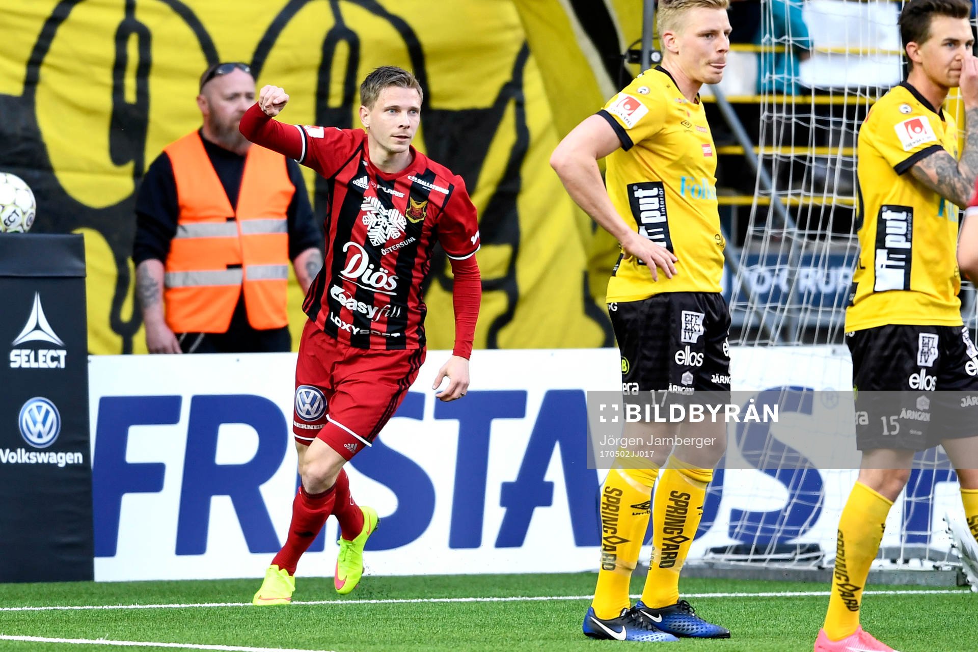 Östersunds Johan Bertilsson jublar