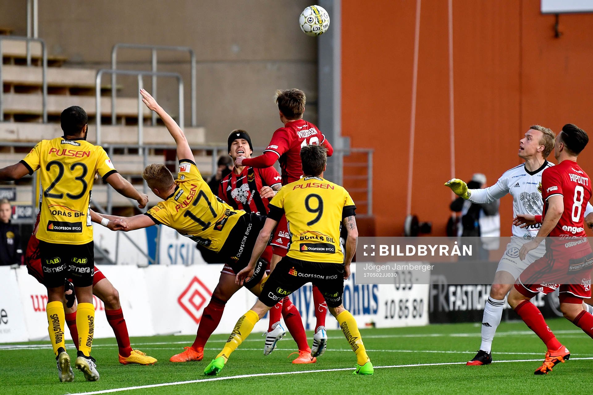 Elfsborgs Per Frick trycks omkull med straff som följd