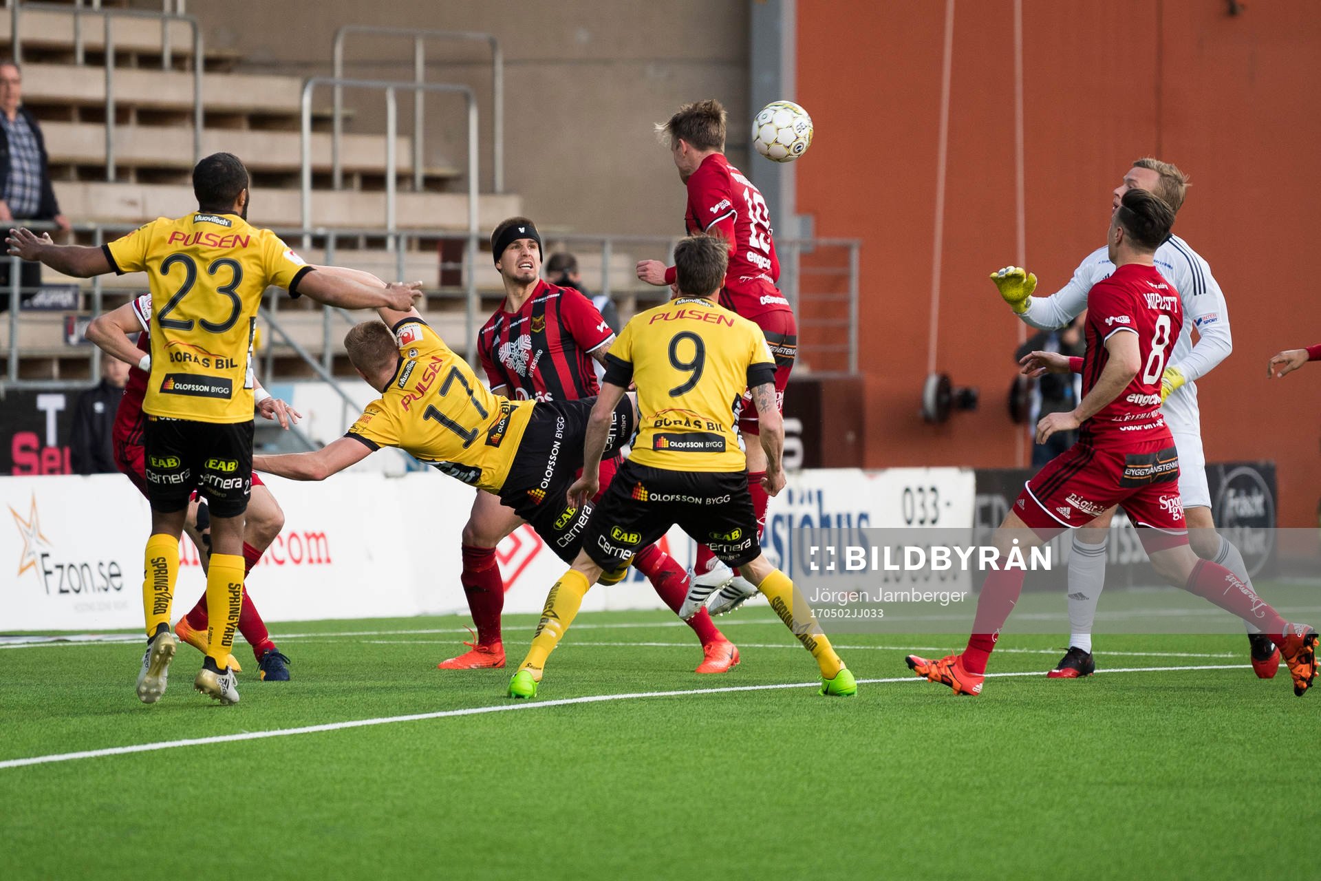 Elfsborgs Per Frick trycks omkull i Östersunds