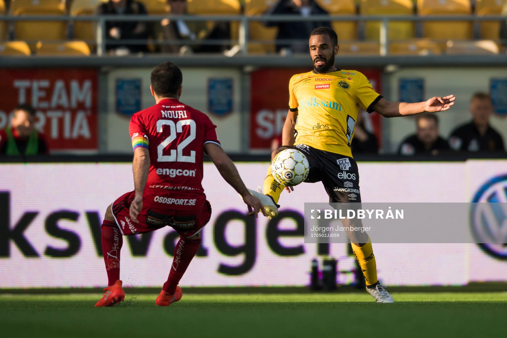 Elfsborgs Alex Dyer och Östersunds Brwa Nouri (rygg mot