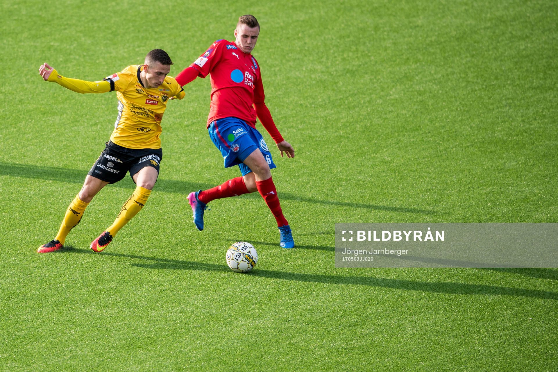 Elfsborgs Arian Kabashi och Helsingborgs Oskar Lindblom