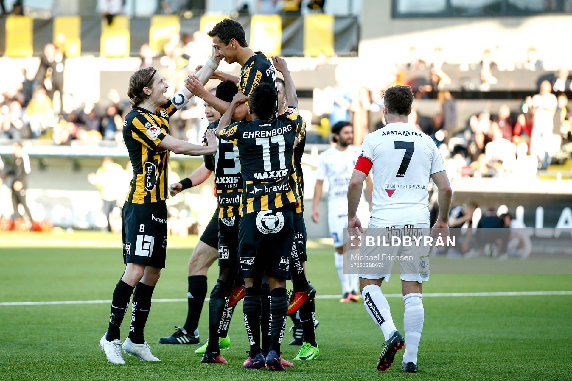 Häckens Daleho Irandust jublar med lagkamrater