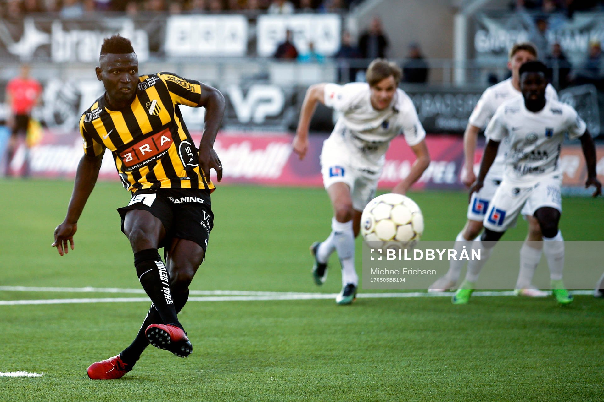 Häckens Alhassan Kamara gör 2-1 på straff
