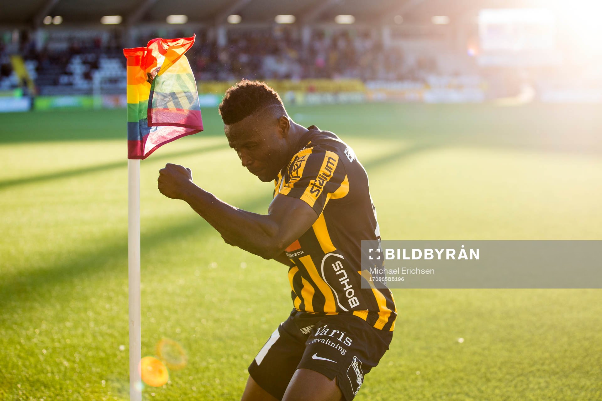 Häckens Alhassan Kamara jublar och firar sitt 2-1 mål på straff under fotbollsmatchen i Allsvenskan mellan Häcken och Sirius den 5 maj 2017 i Göteborg.