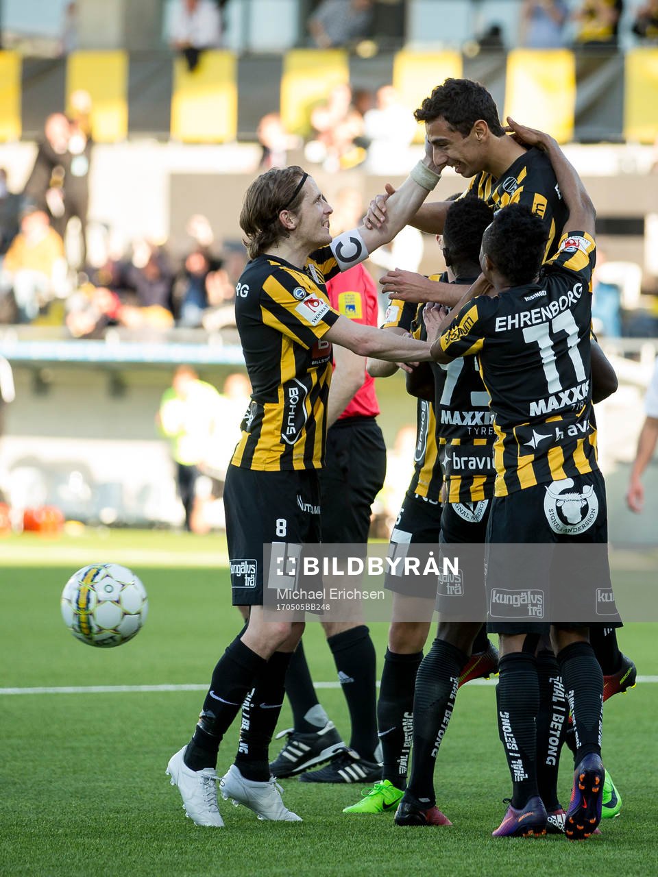 Häckens Daleho Irandust jublar och omsmans