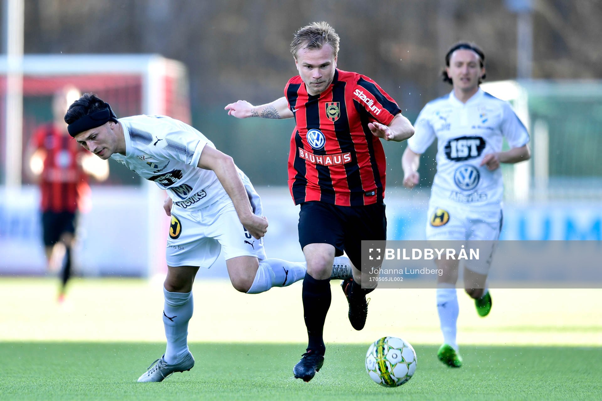 Brommapojkarnas Christopher Brandeborn och Östers Elmin