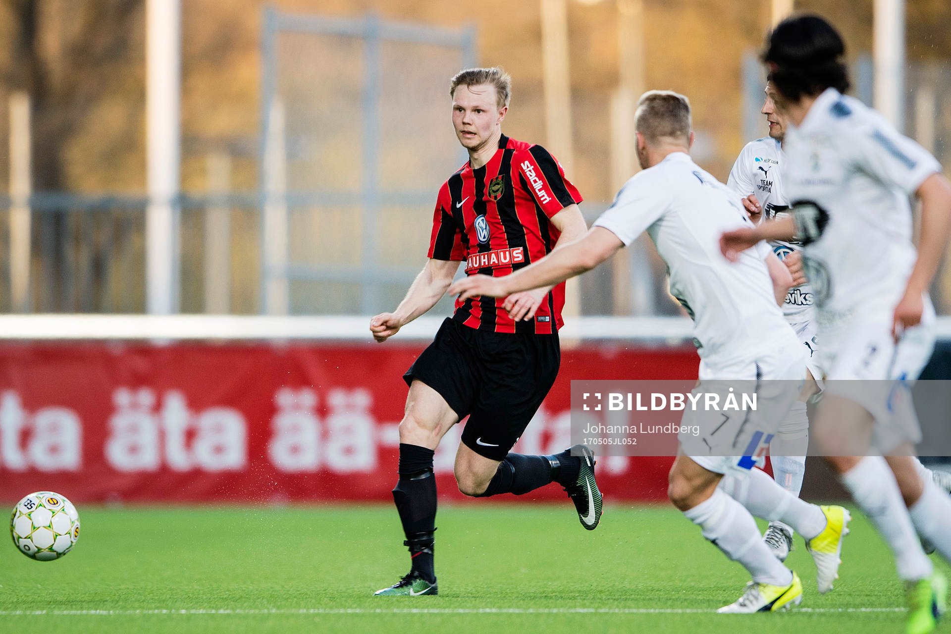 Brommapojkarnas Tim Söderström under fotbollsmatchen i Superettan mellan Brommapojkarna och Öster den 5 maj 2017 i Stockholm.