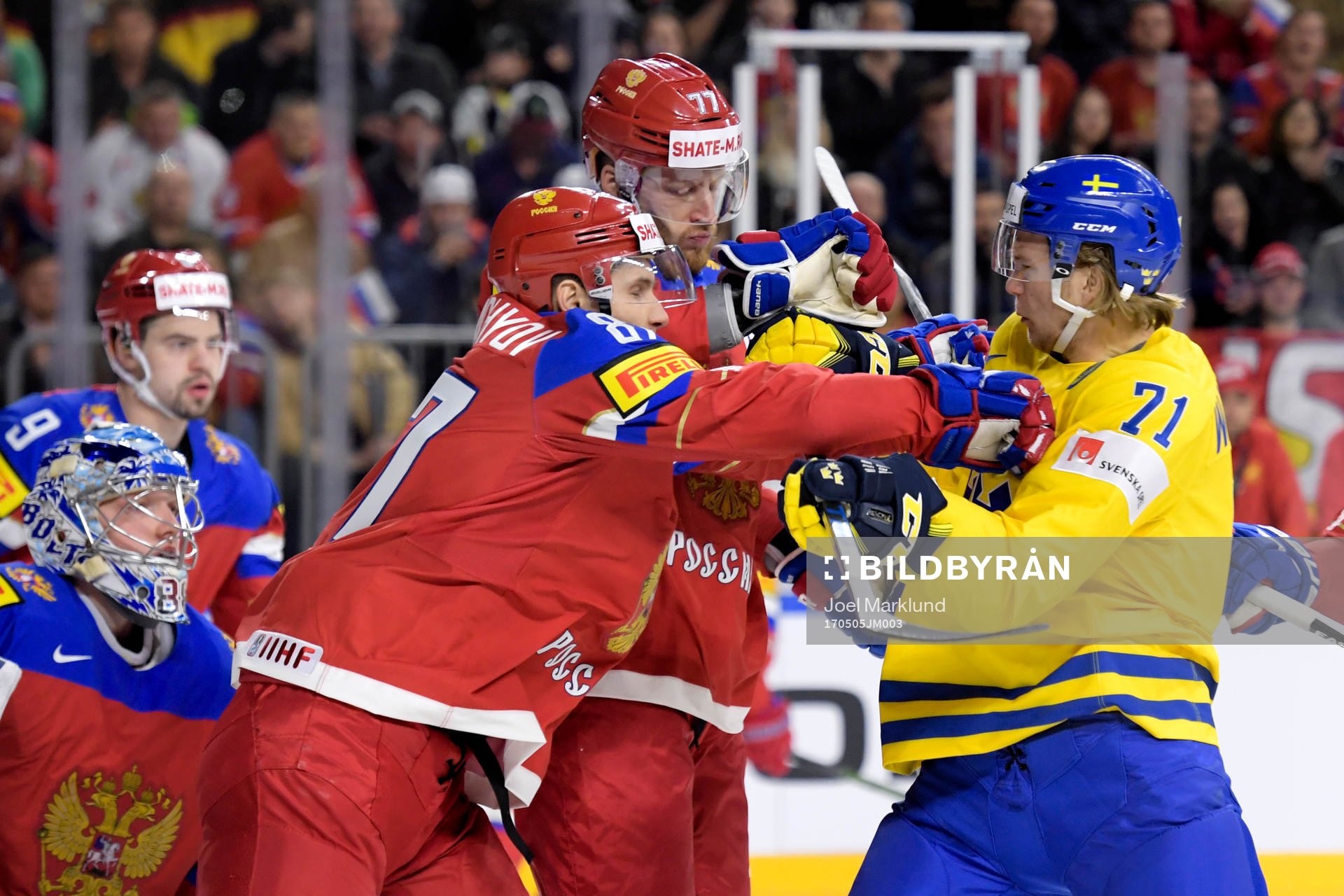 Rysslands Vadim Shipachyov och Anton Belov i ett gruff med