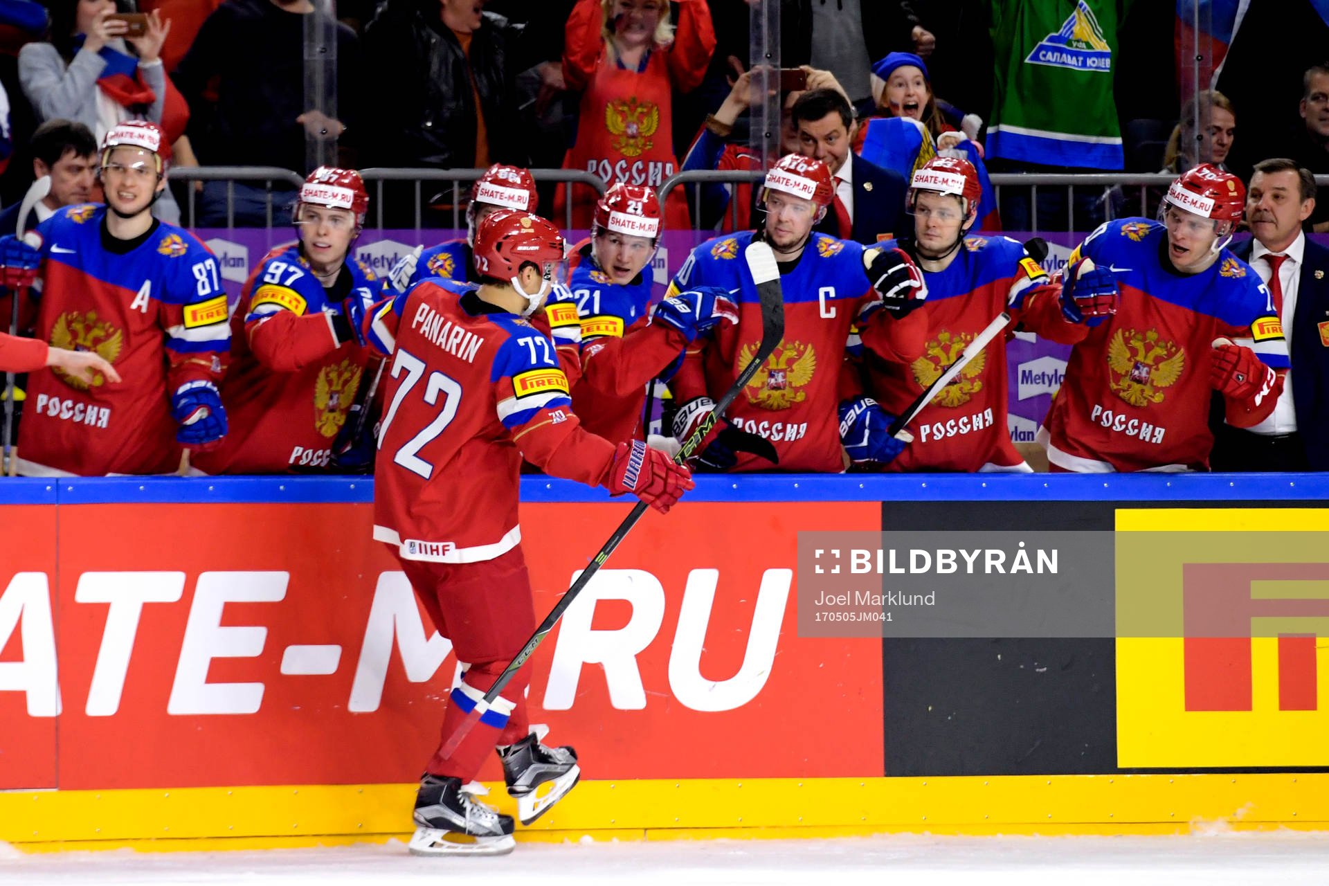Rysslands Artemi Panarin jublar
