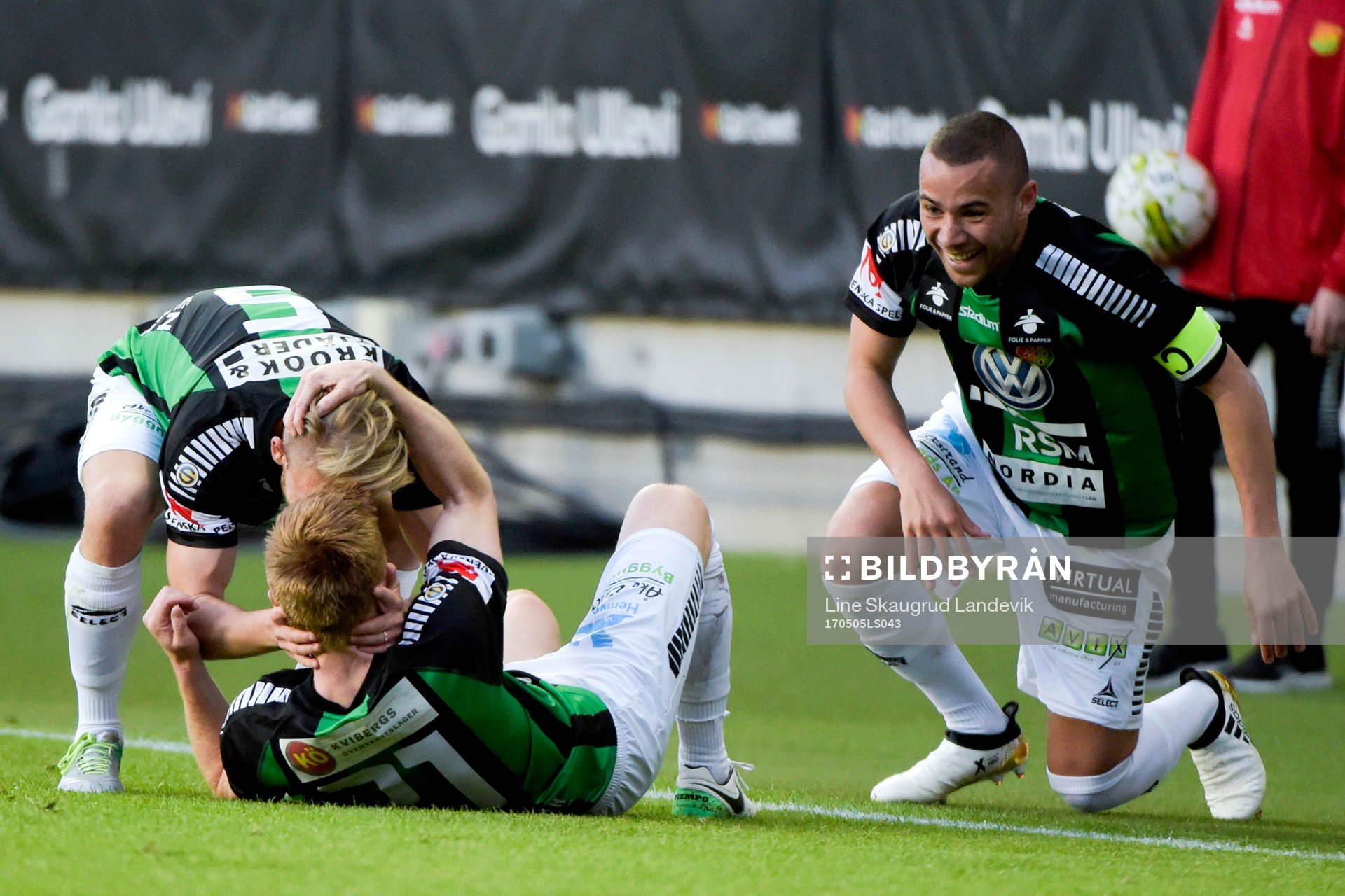 GAIS Niclas Andersén, Dan Keat och Malkolm Moenza jublar efter 2-1 under fotbollsmatchen i Superettan mellan GAIS och Värnamo den 5 maj 2017 i Göteborg.